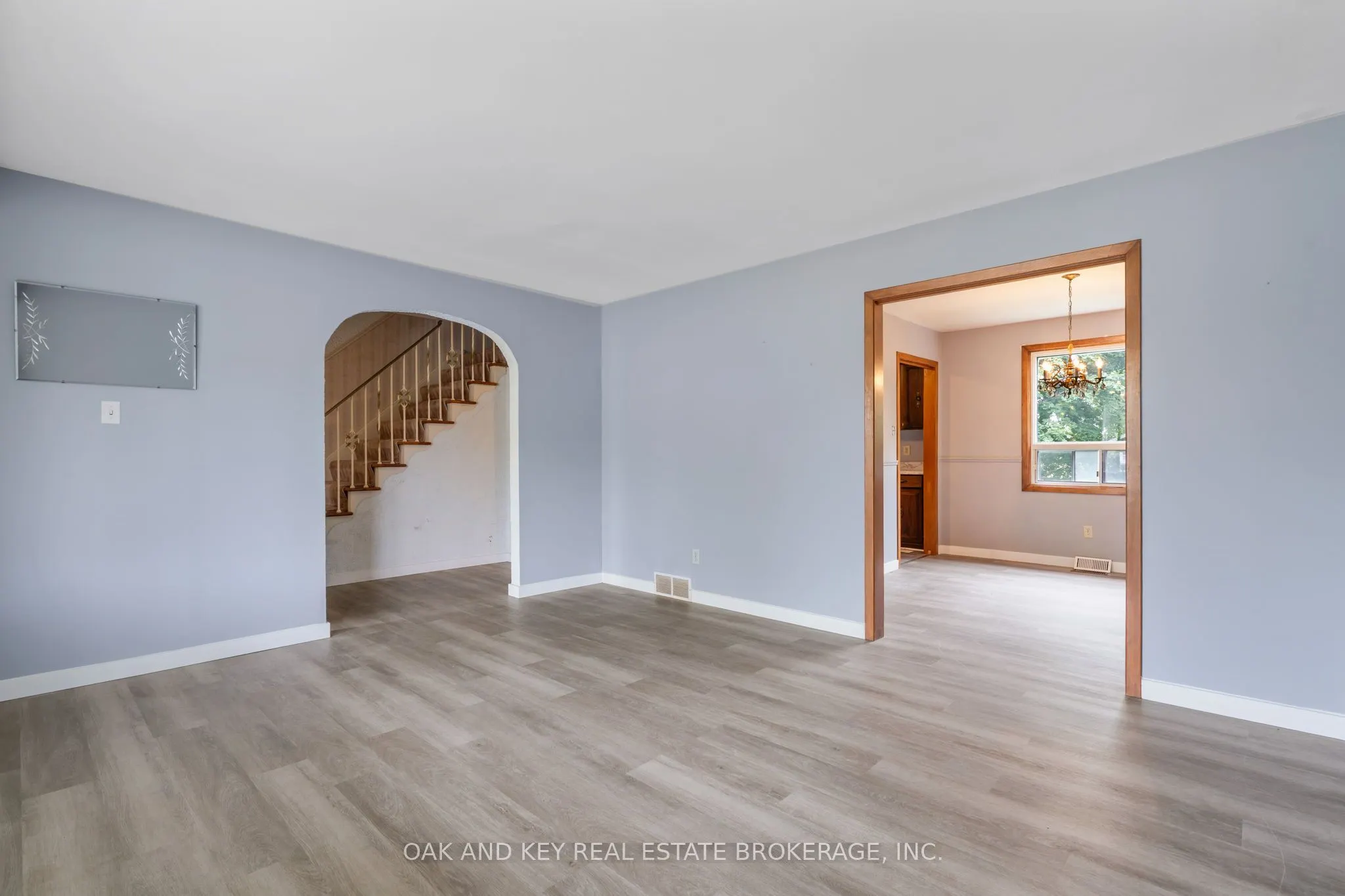 180 BELMONT Drive W