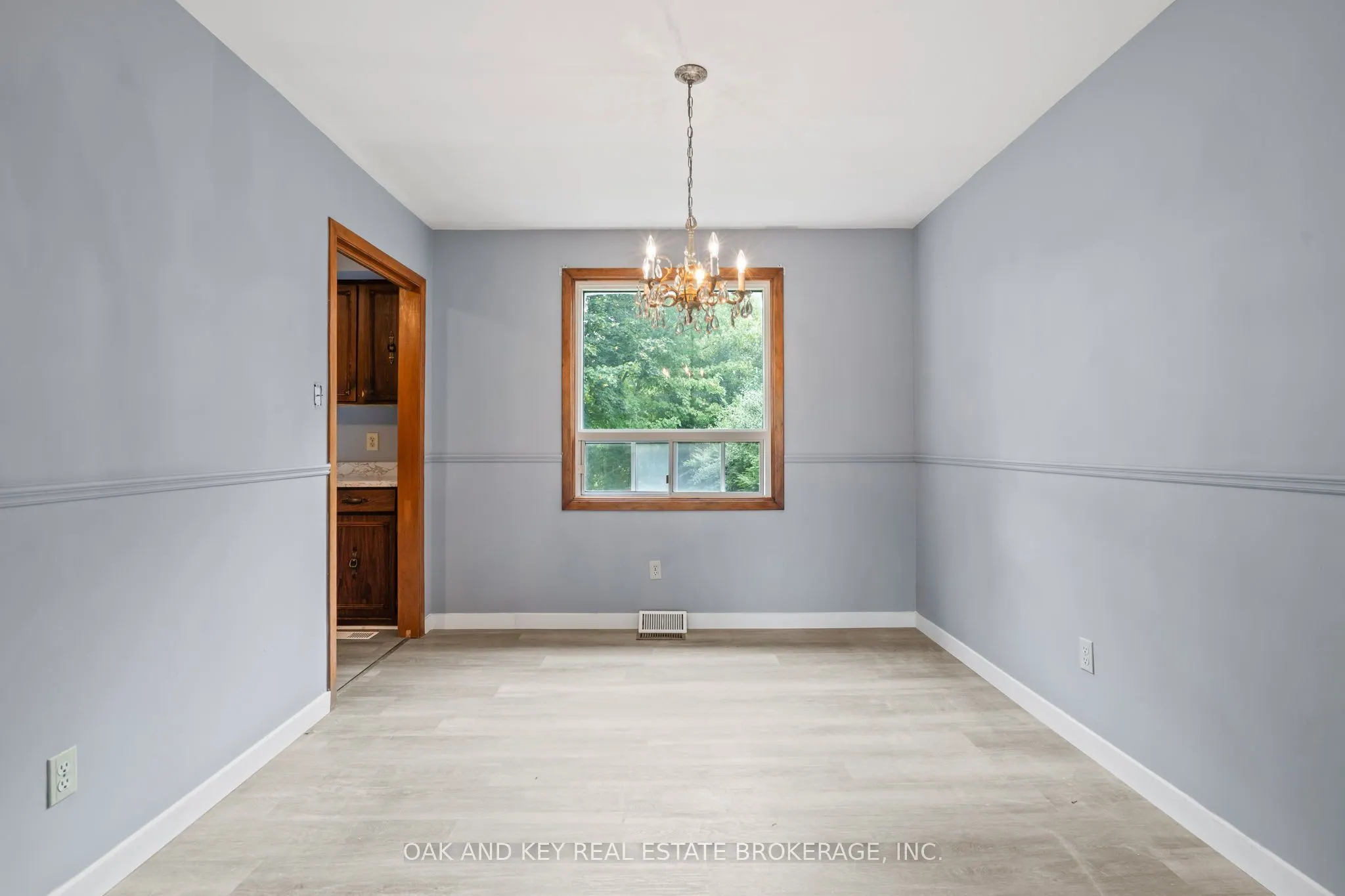 180 BELMONT Drive W