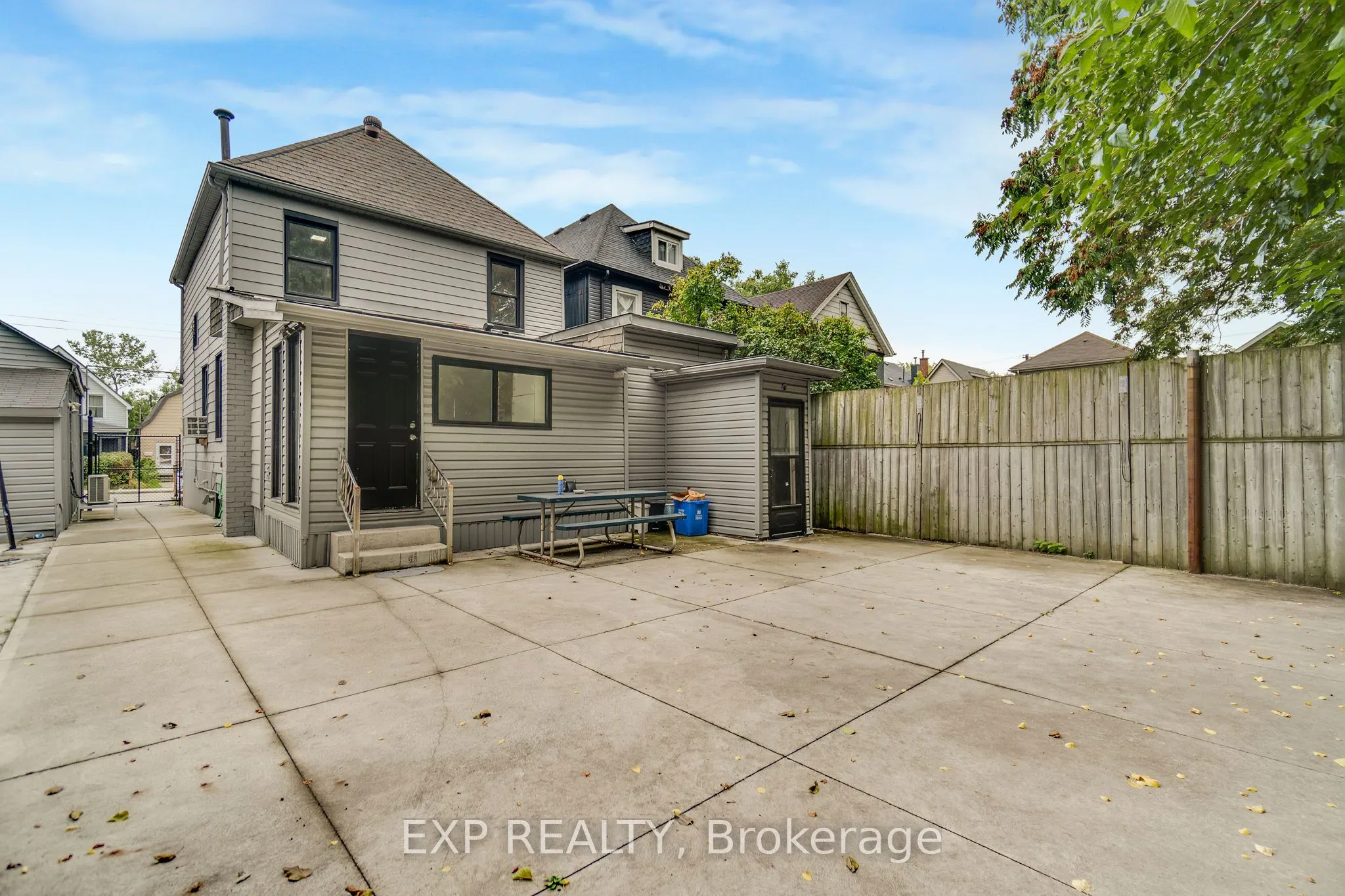 23 Lyndhurst Street