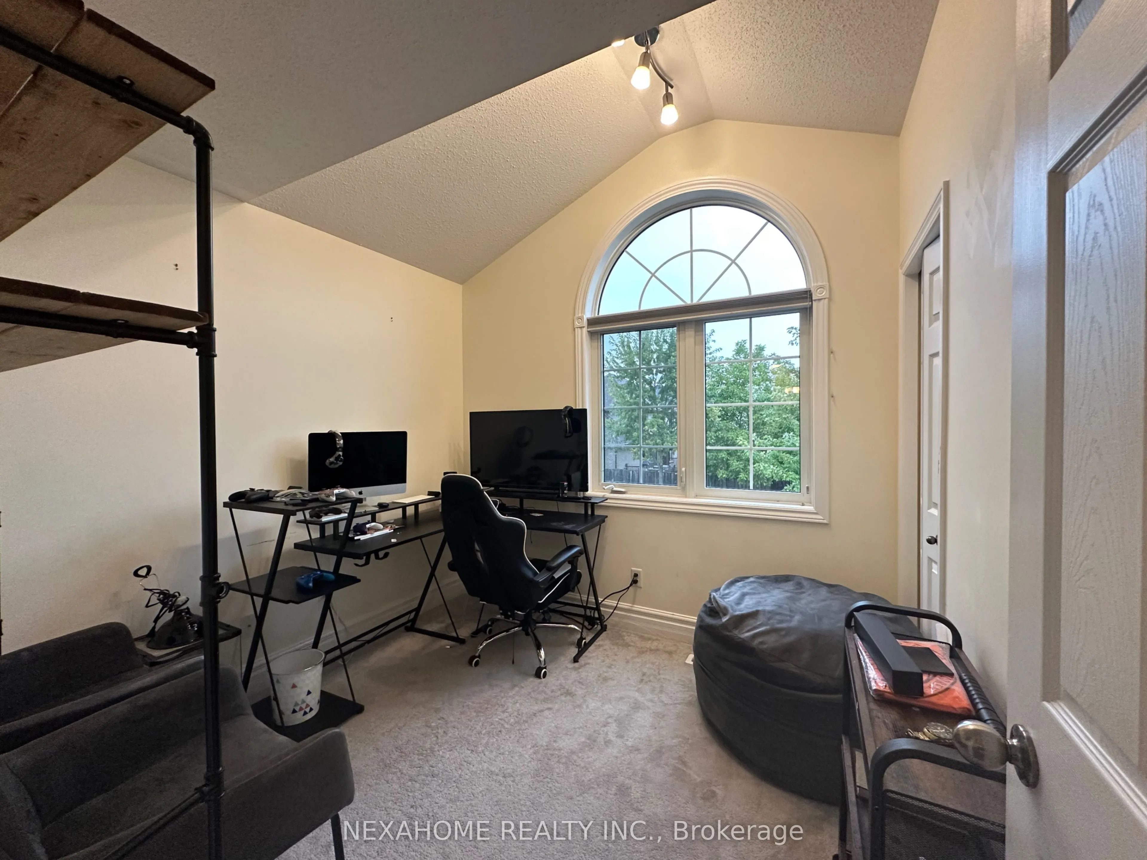579 FIREFLY Drive