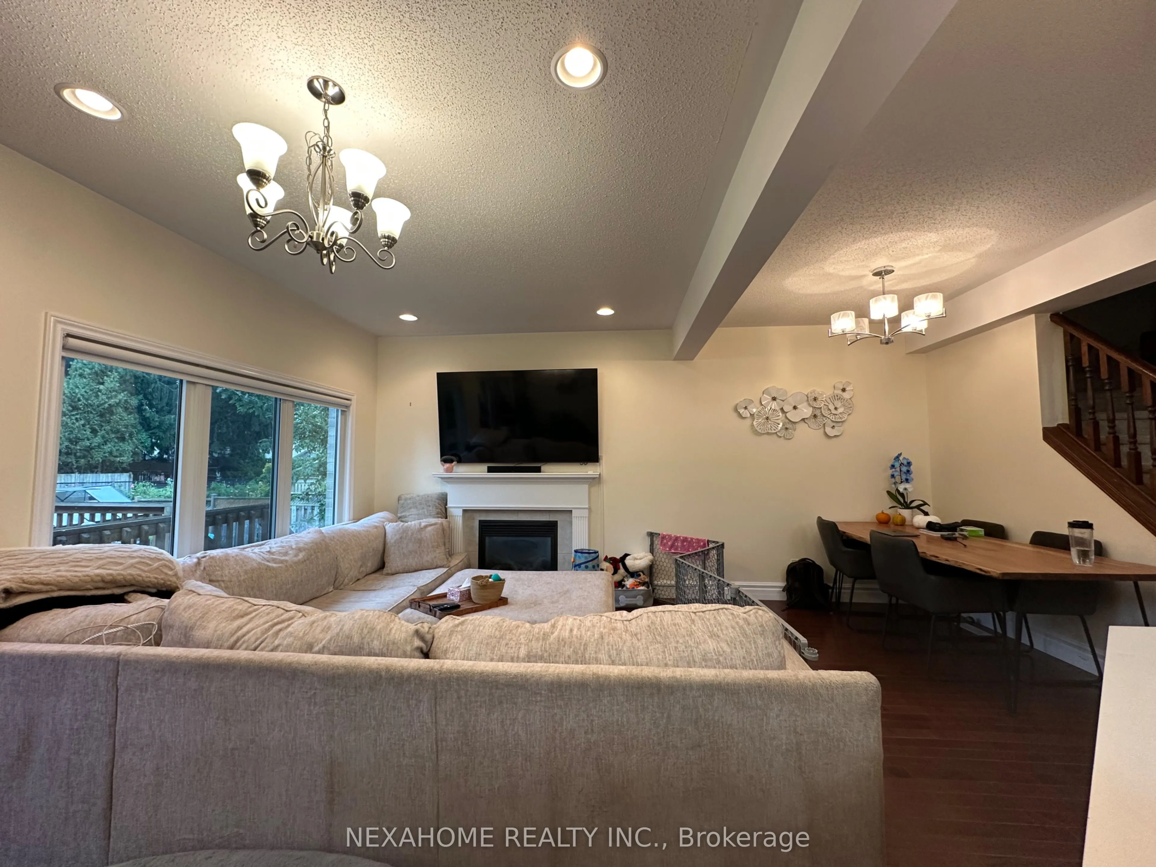 579 FIREFLY Drive