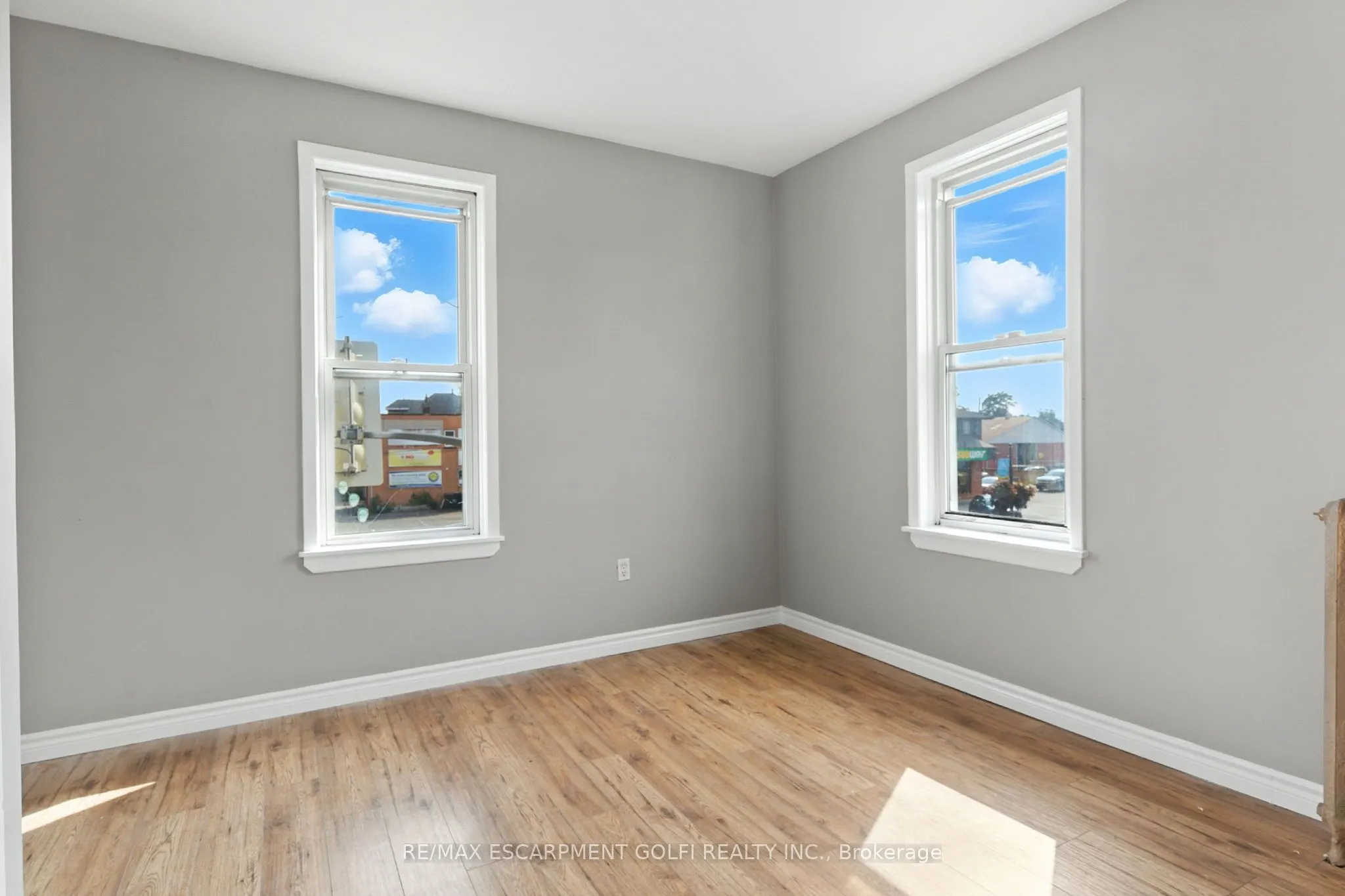 229 Main Street W