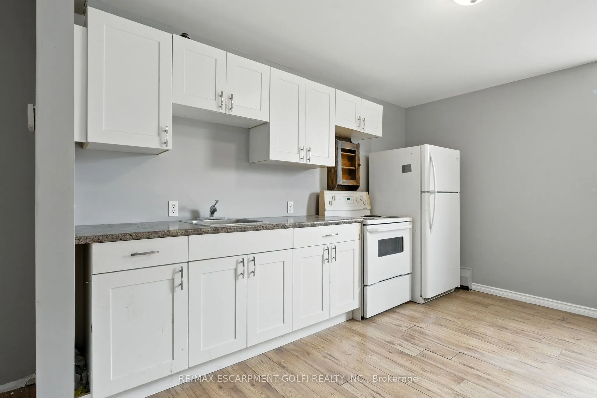 229 Main Street W