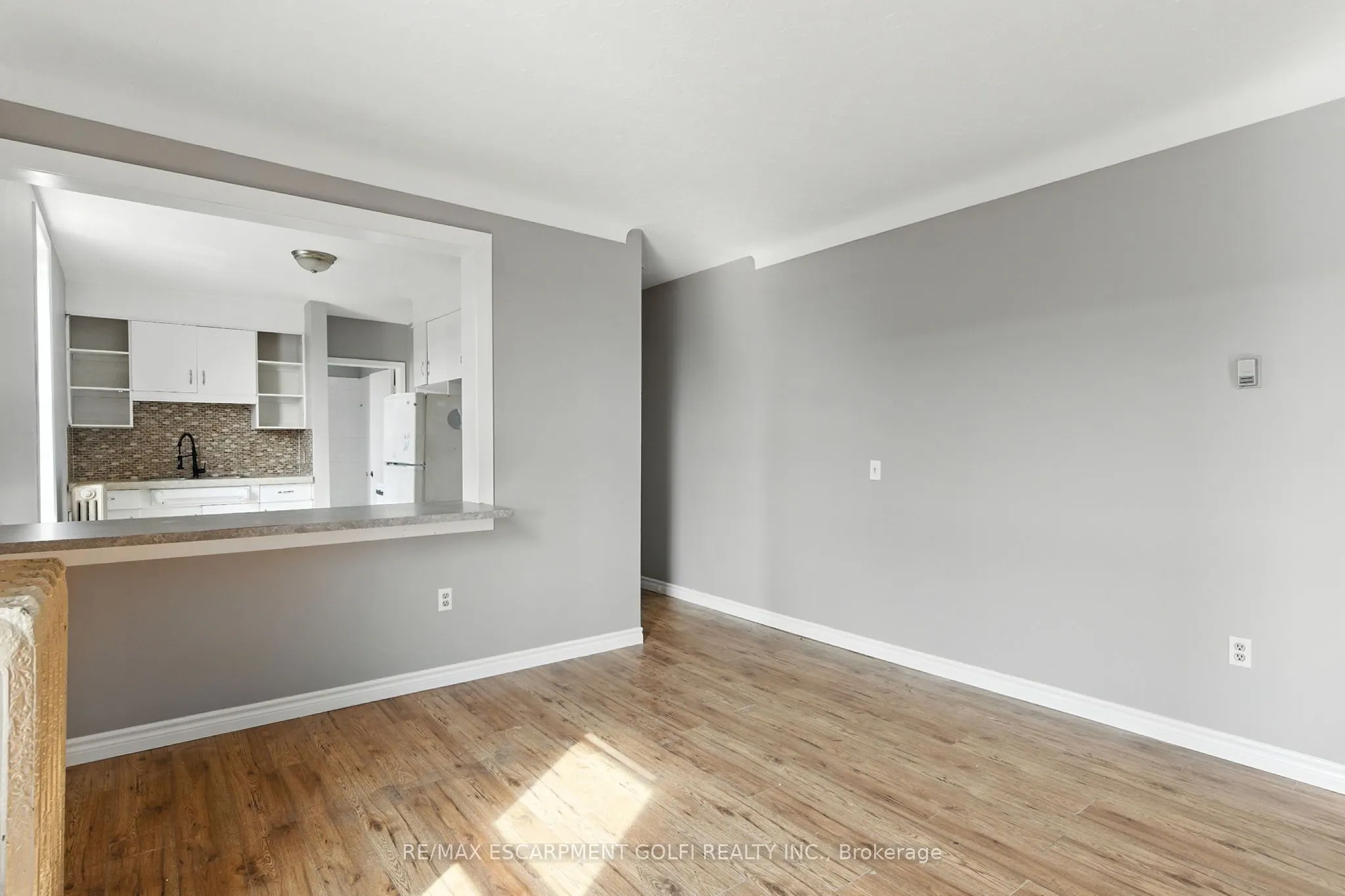229 Main Street W