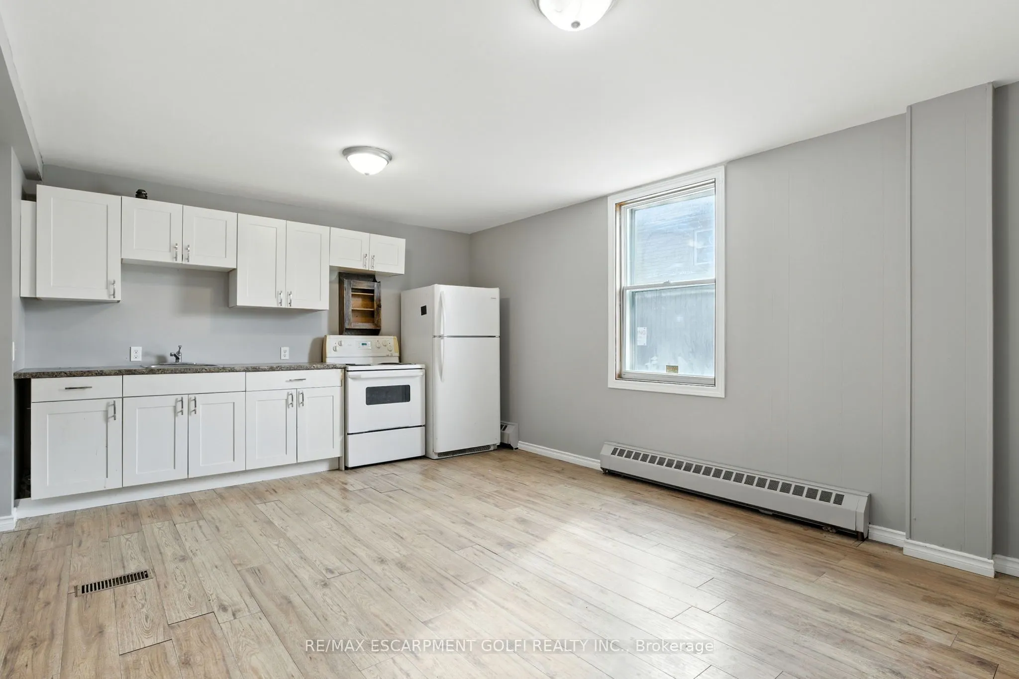 229 Main Street W