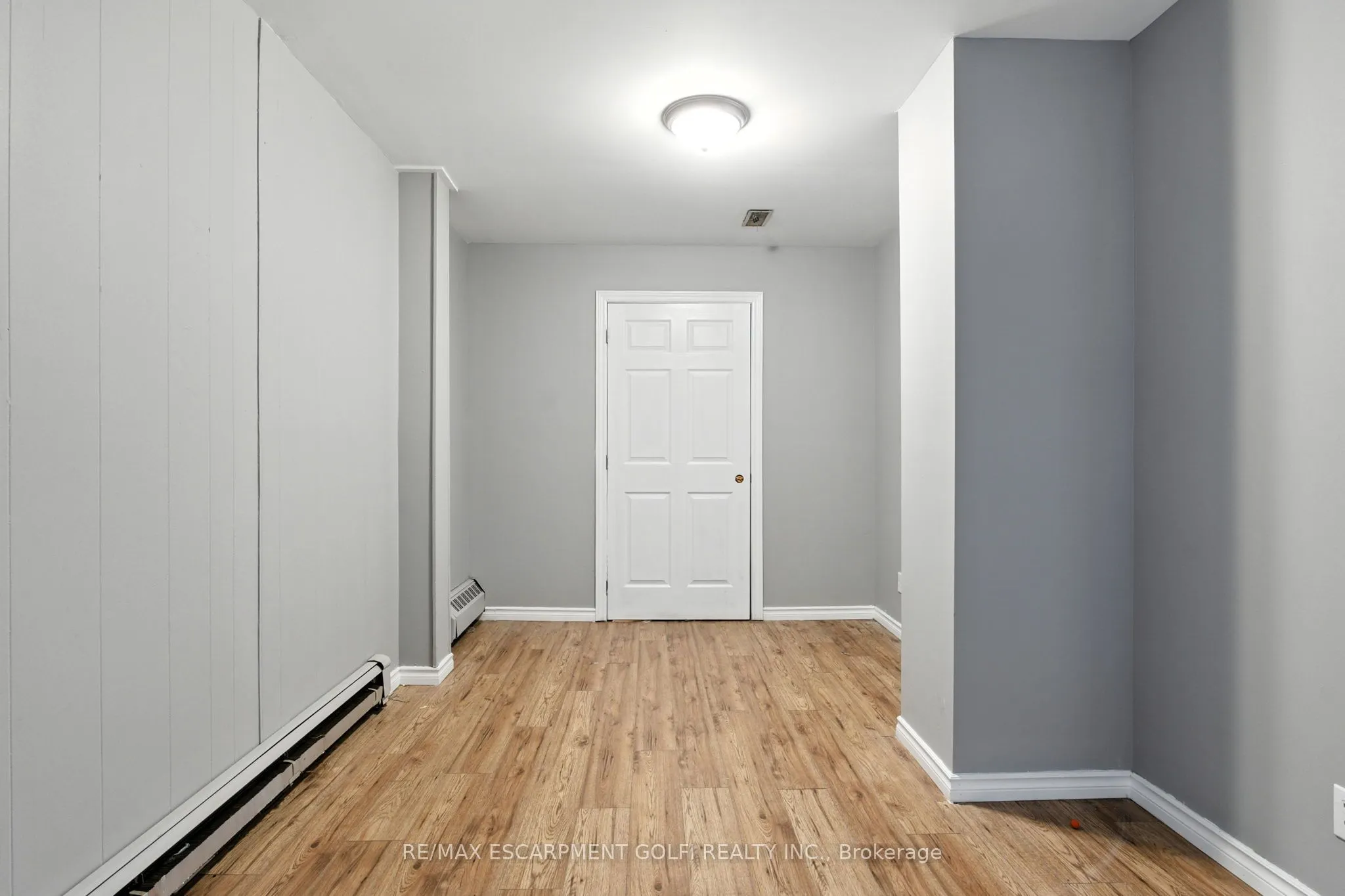 229 Main Street W
