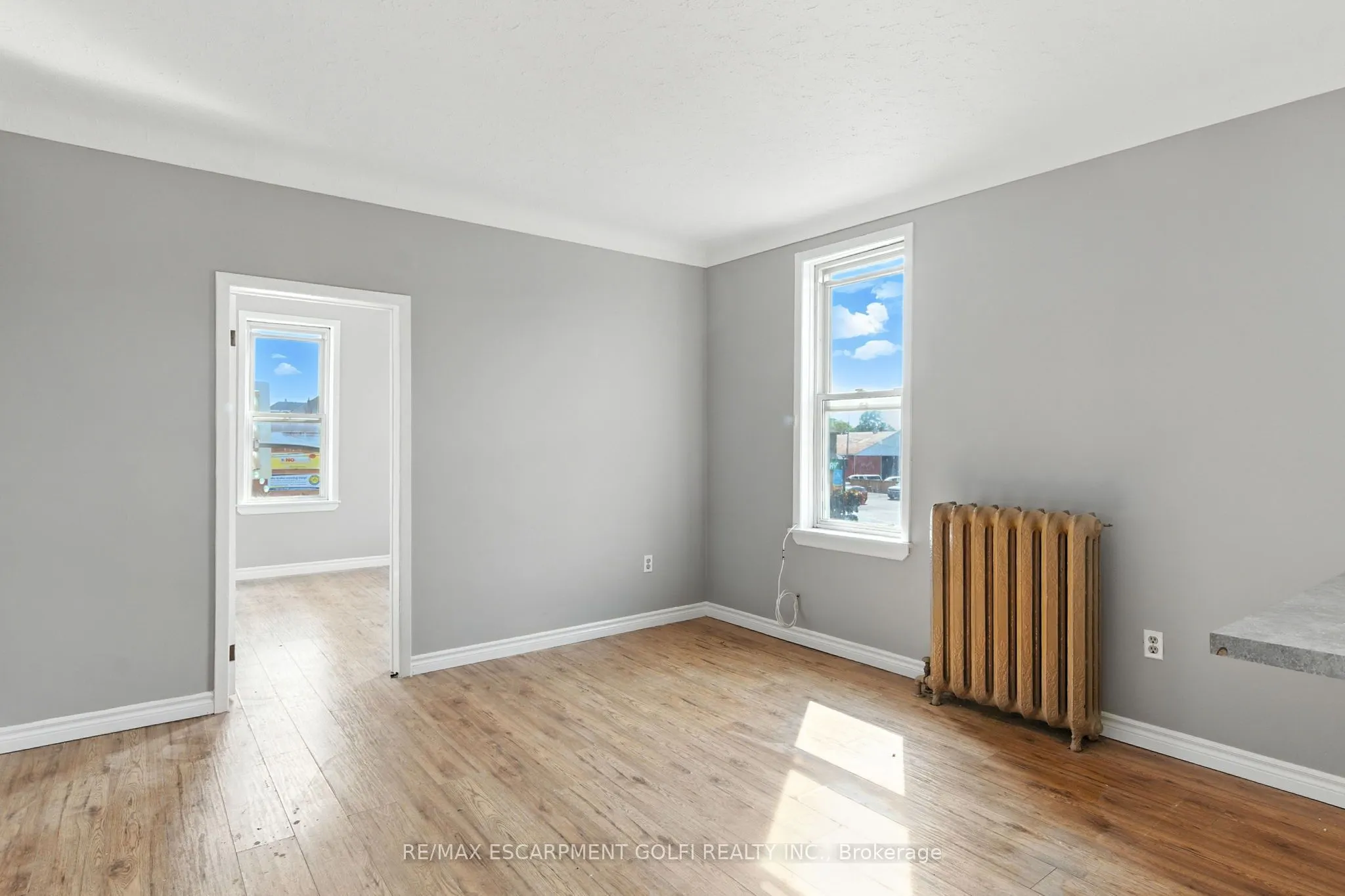 229 Main Street W