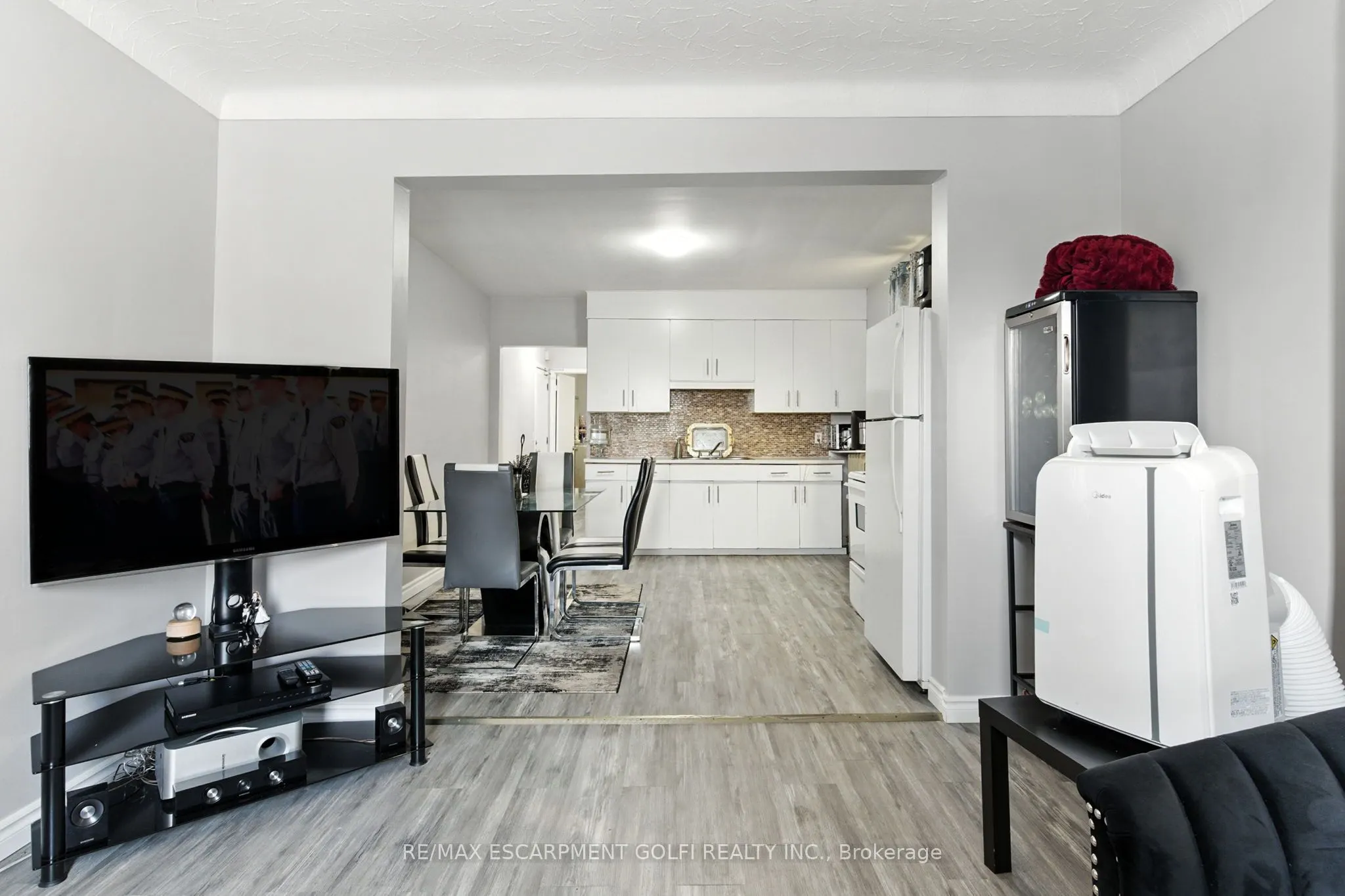 229 Main Street W