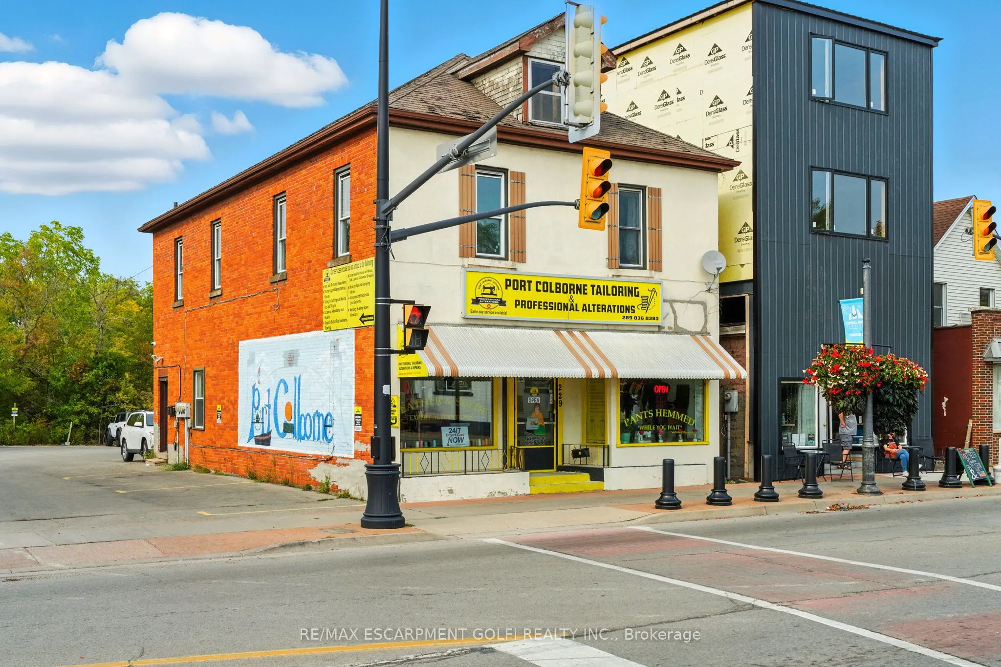 229 Main Street W