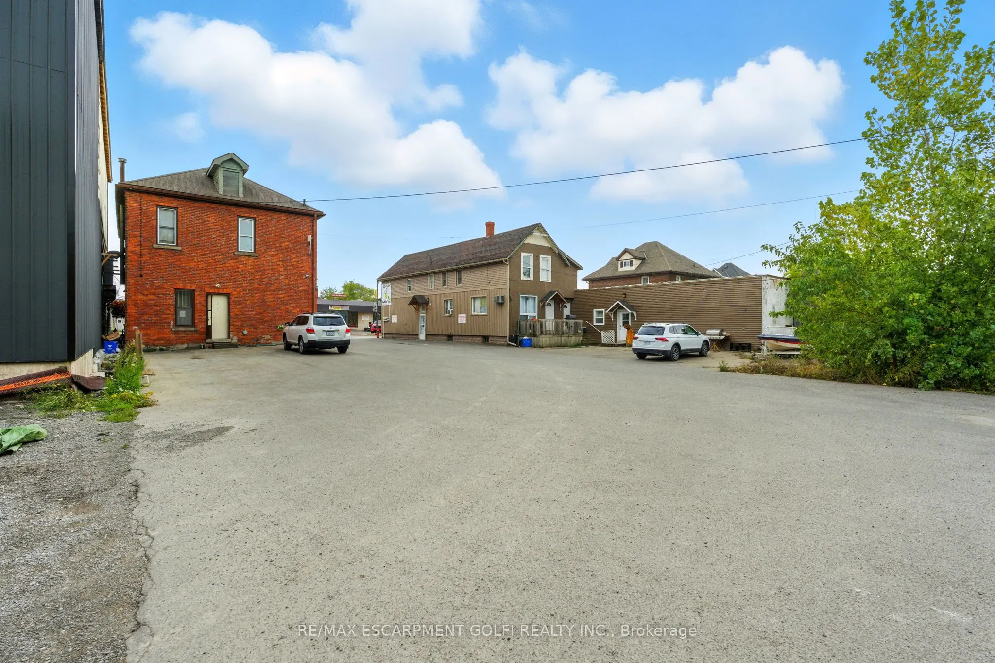 229 Main Street W