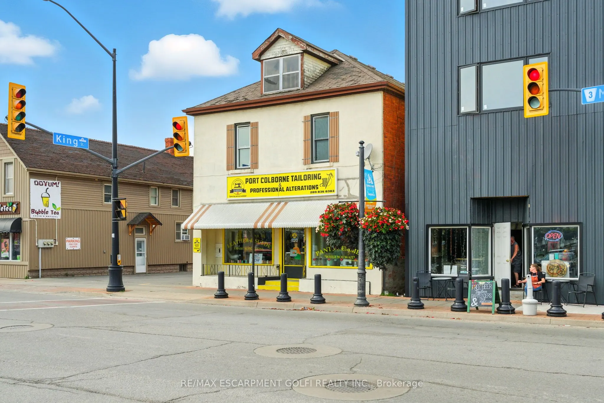 229 Main Street W
