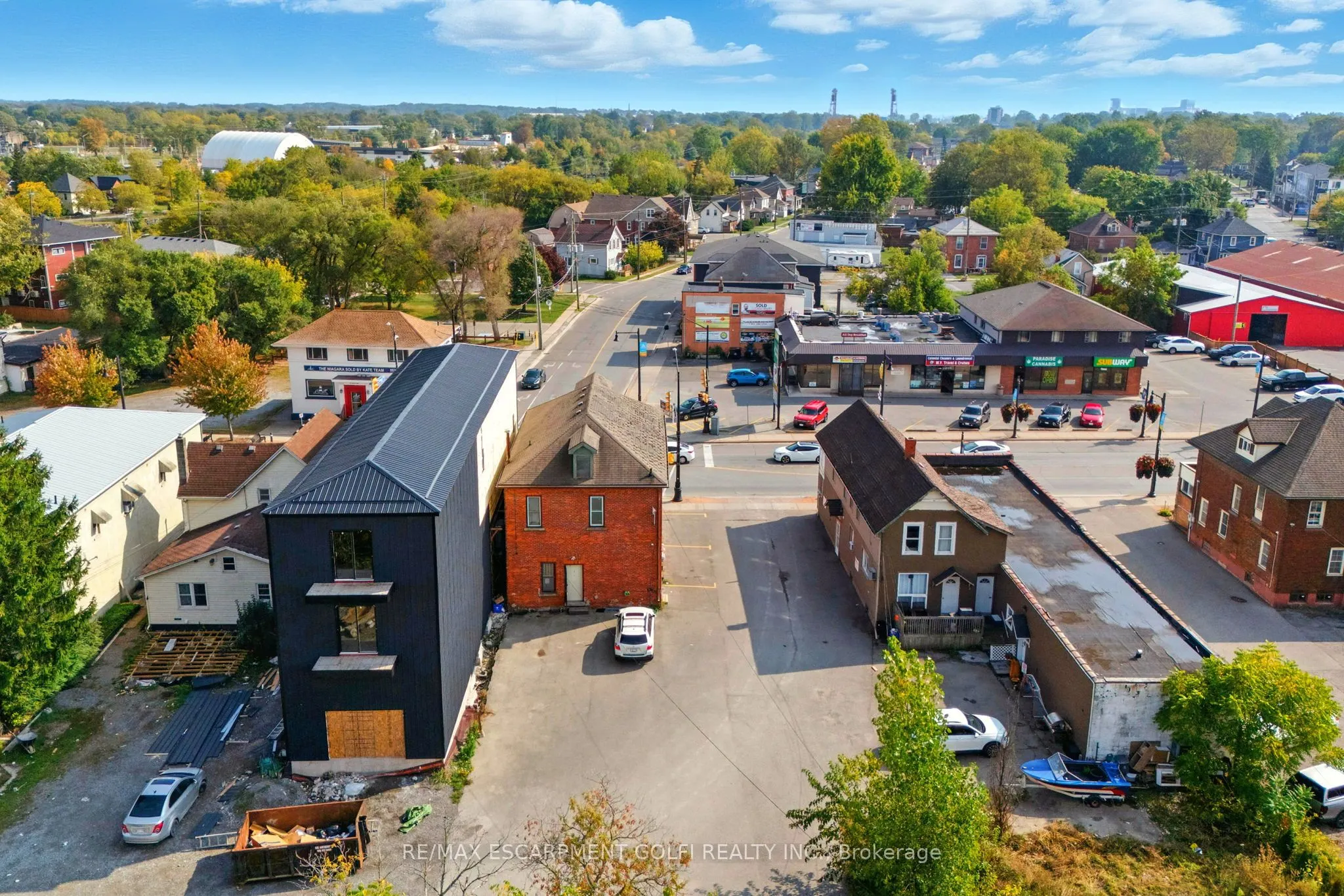 229 Main Street W