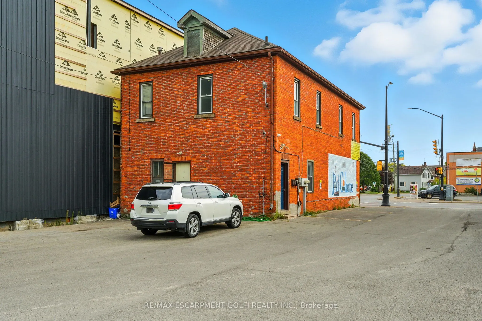 229 Main Street W