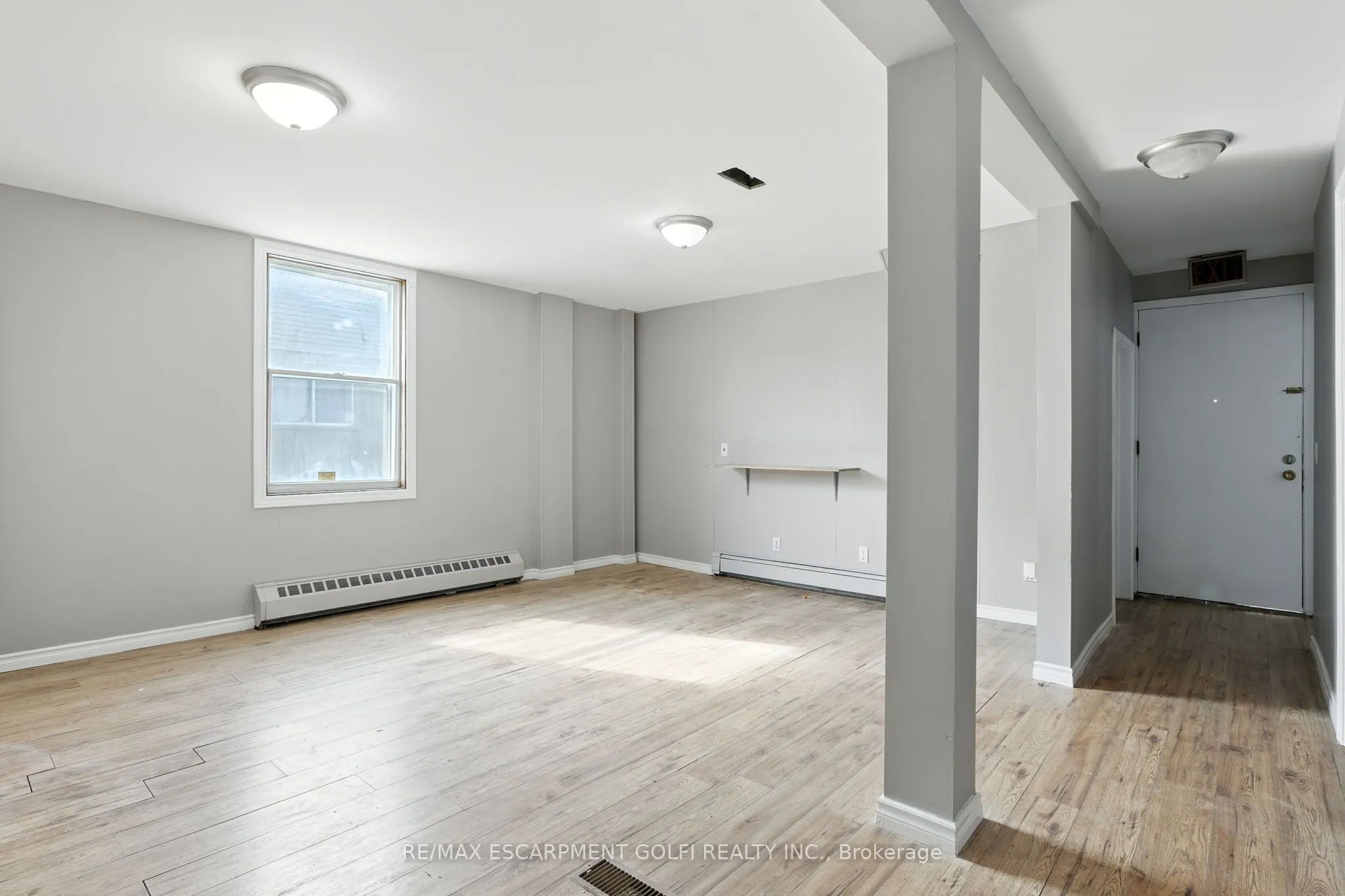 229 Main Street W