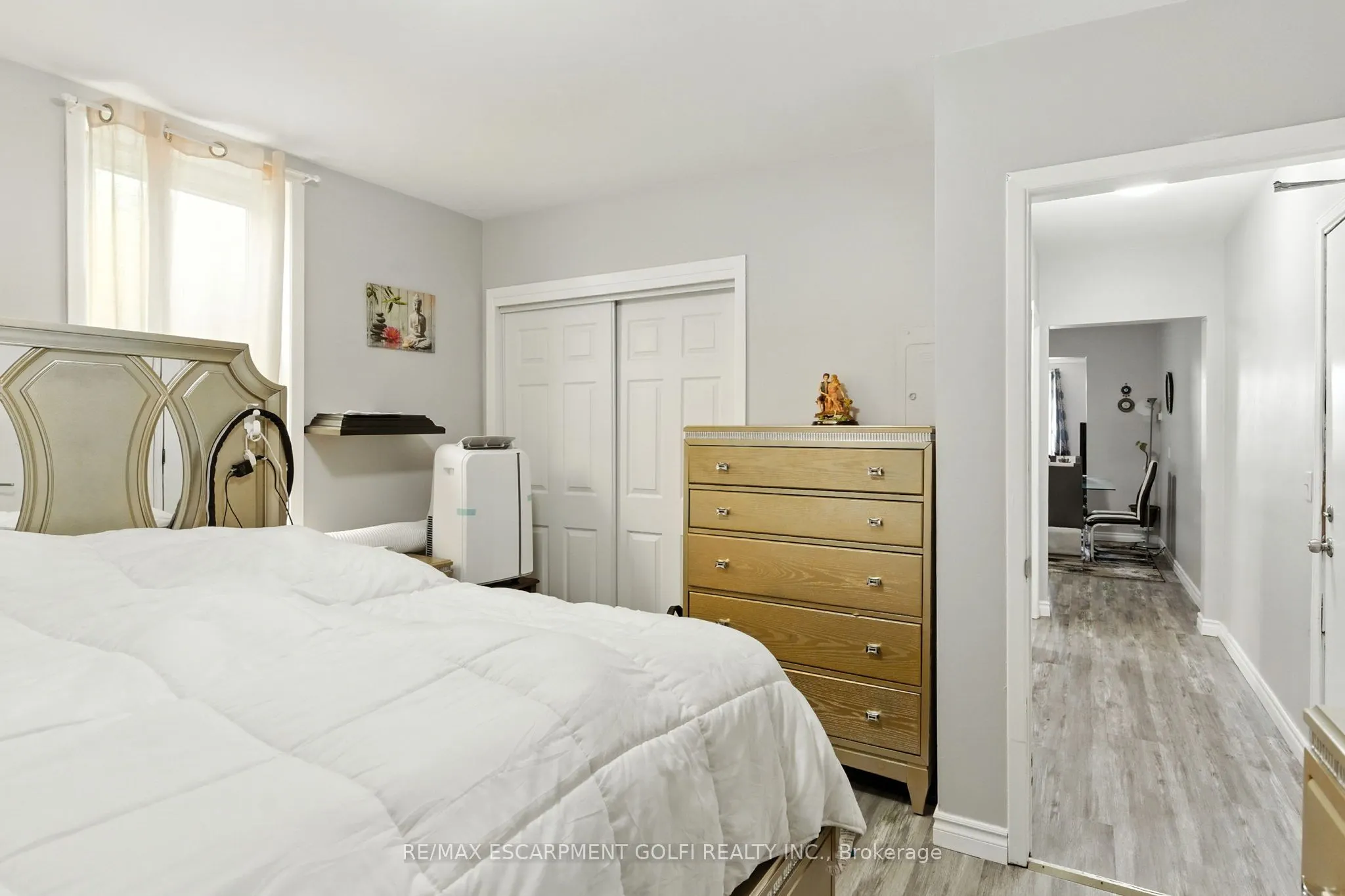 229 Main Street W