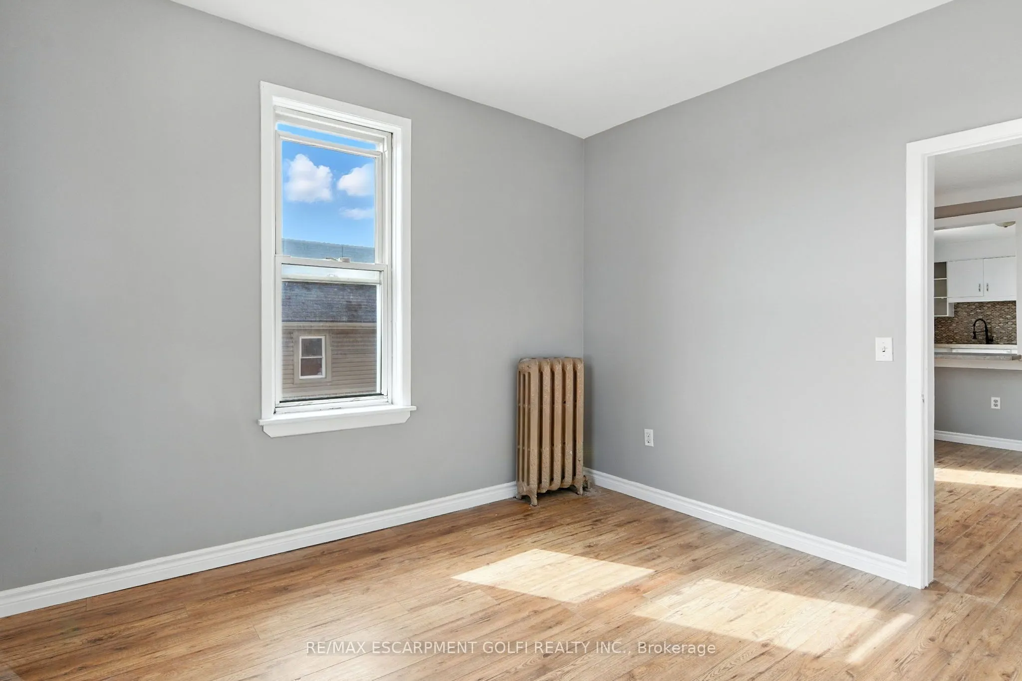 229 Main Street W
