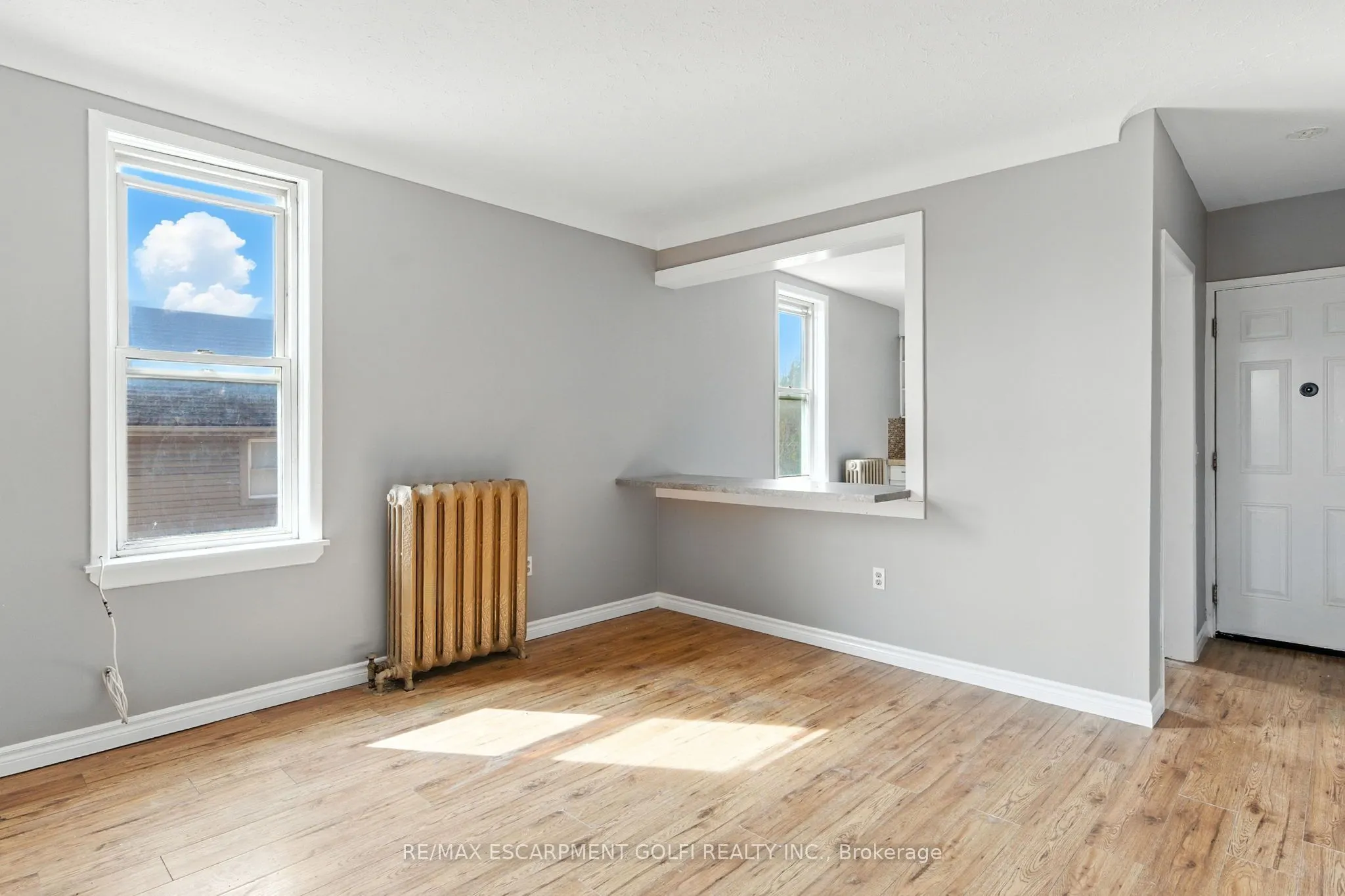 229 Main Street W
