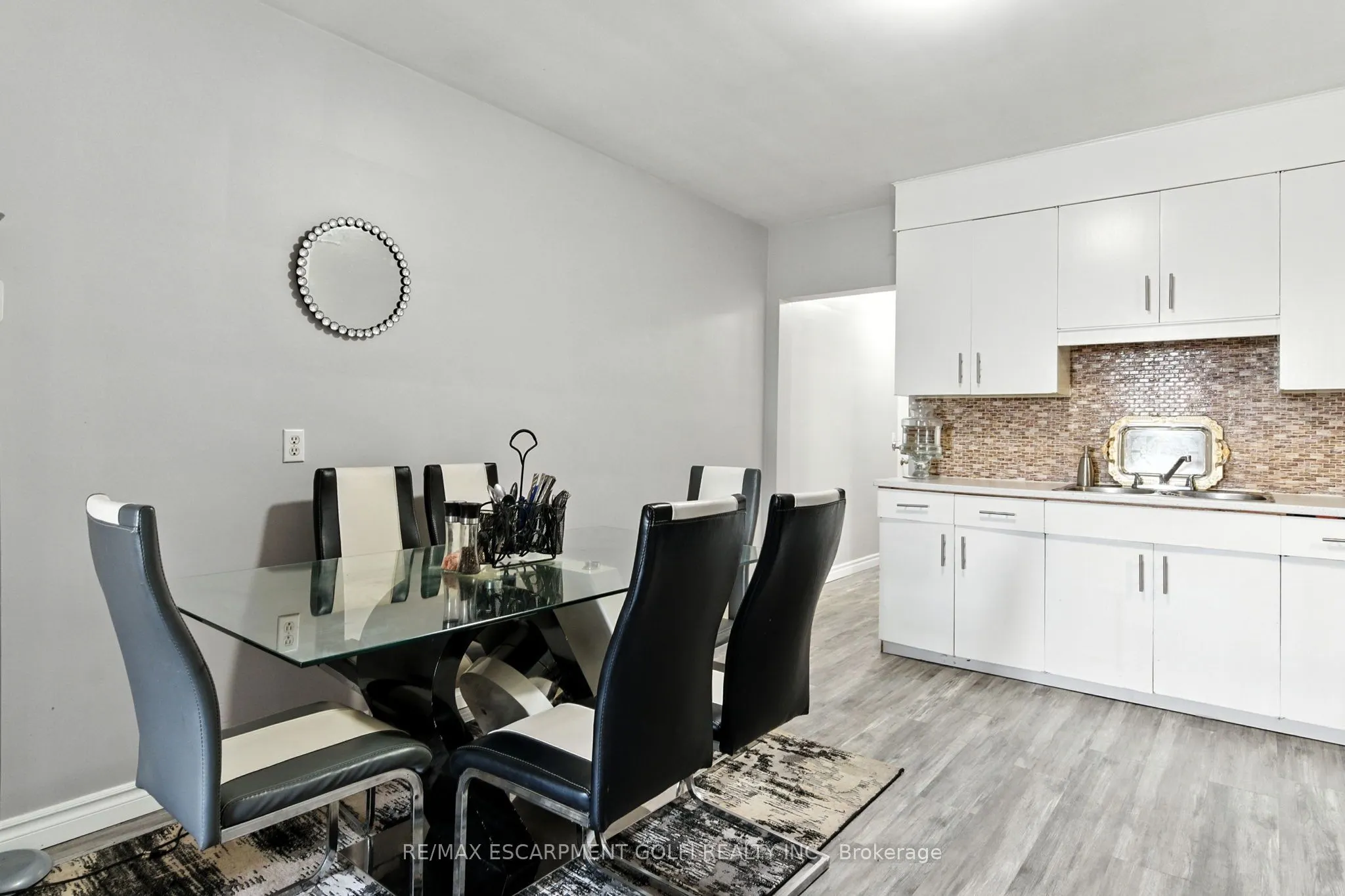 229 Main Street W