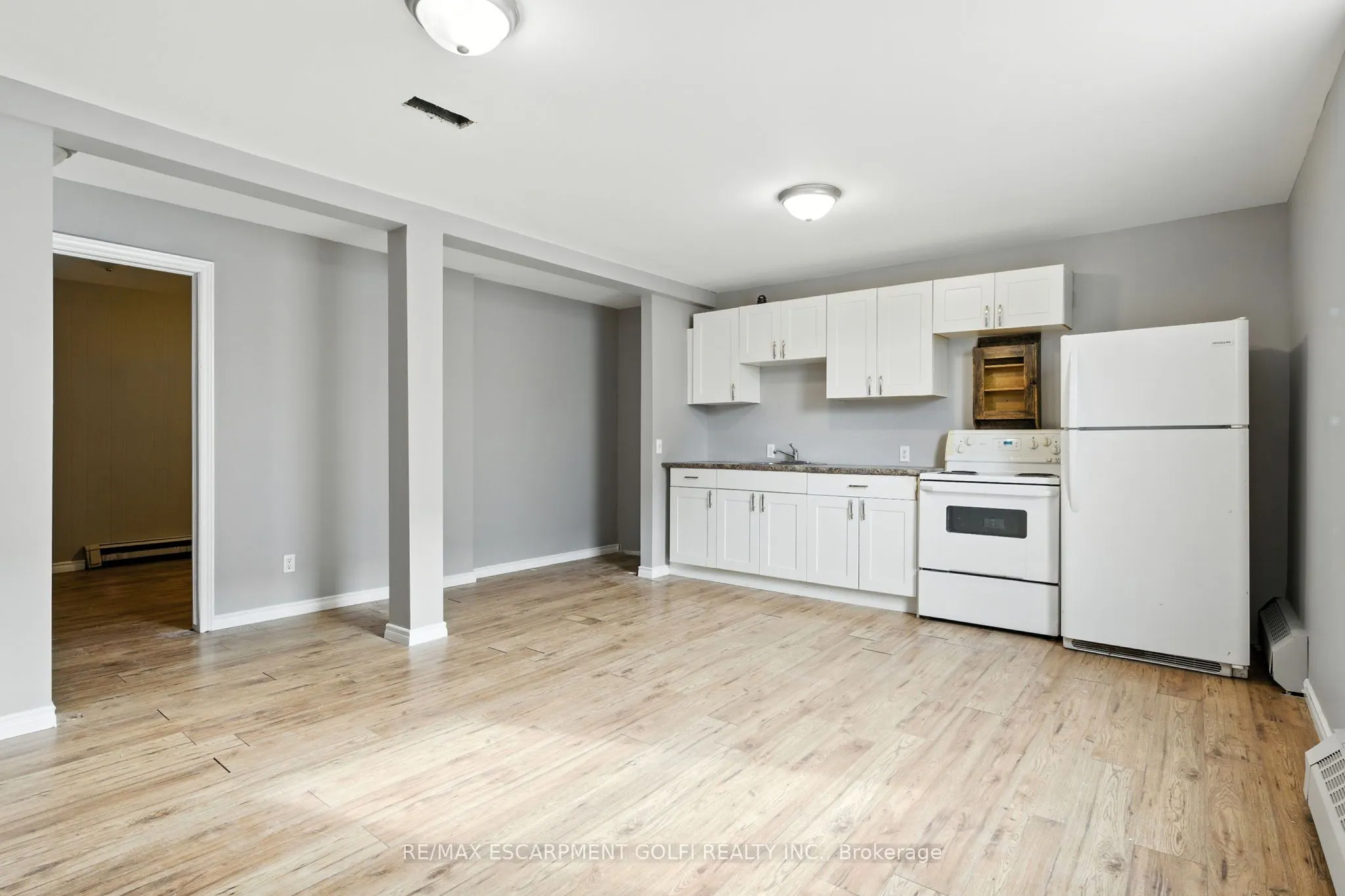 229 Main Street W