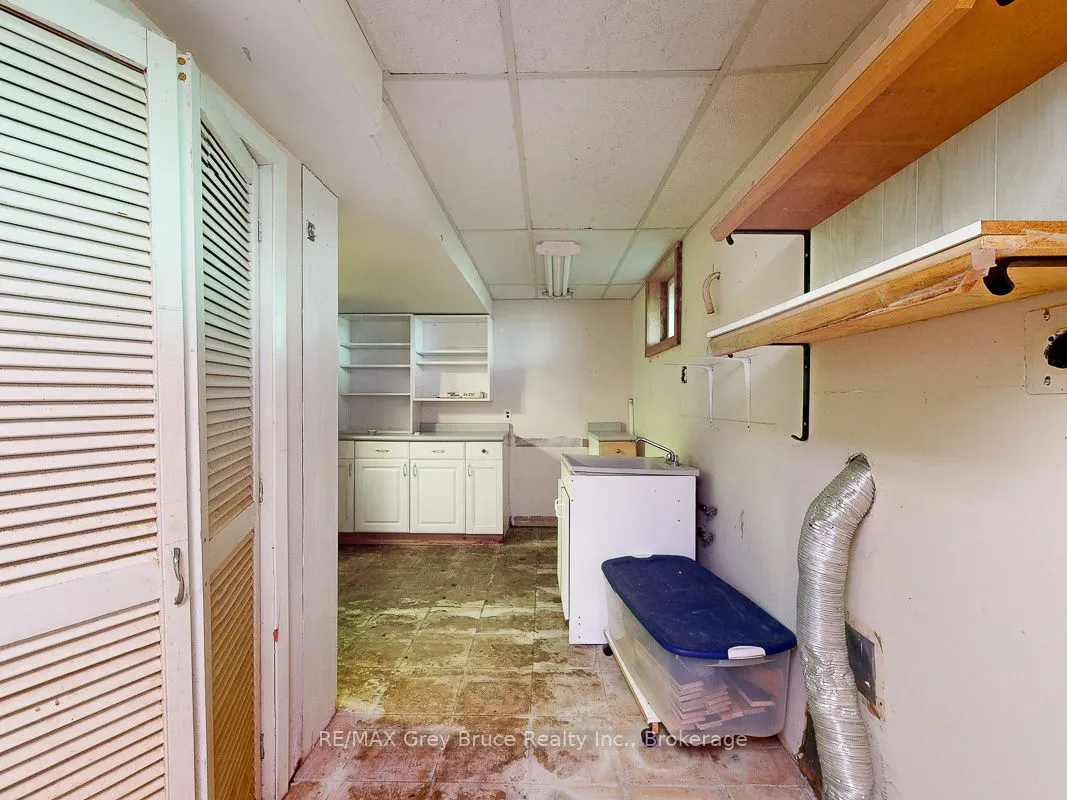 877 30th Street W