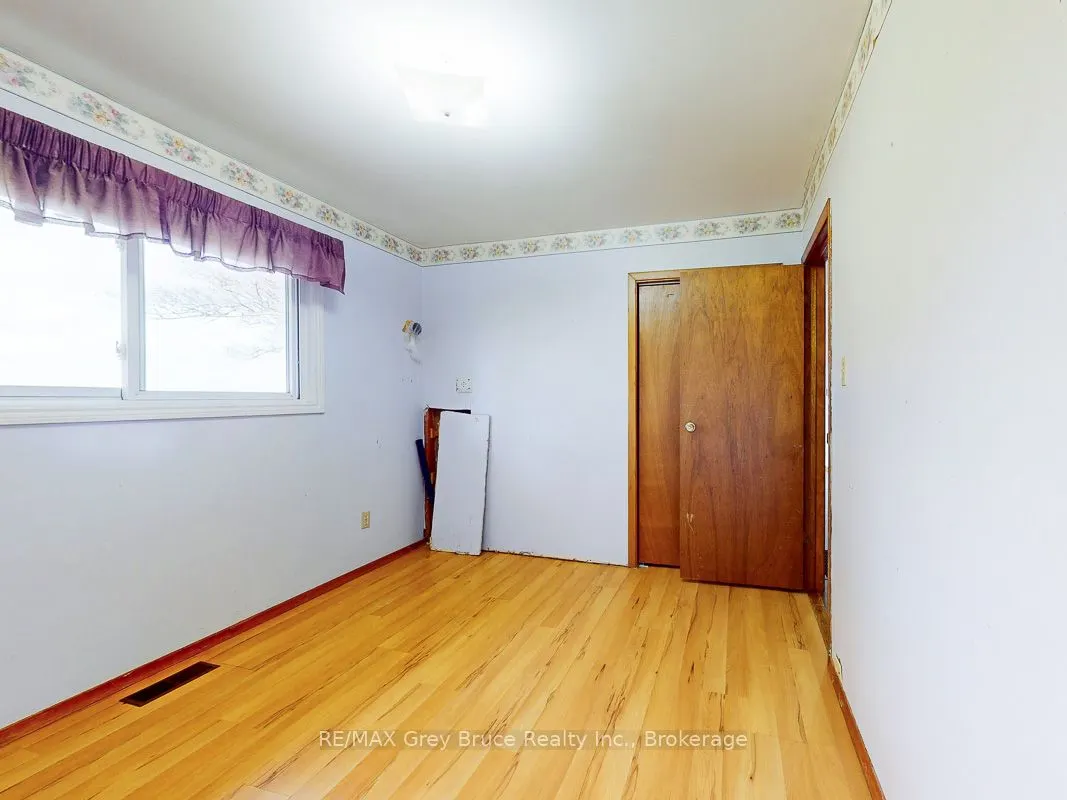 877 30th Street W