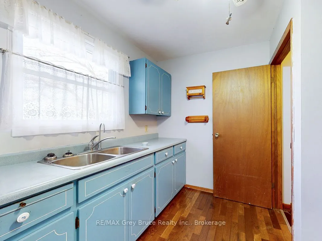 877 30th Street W