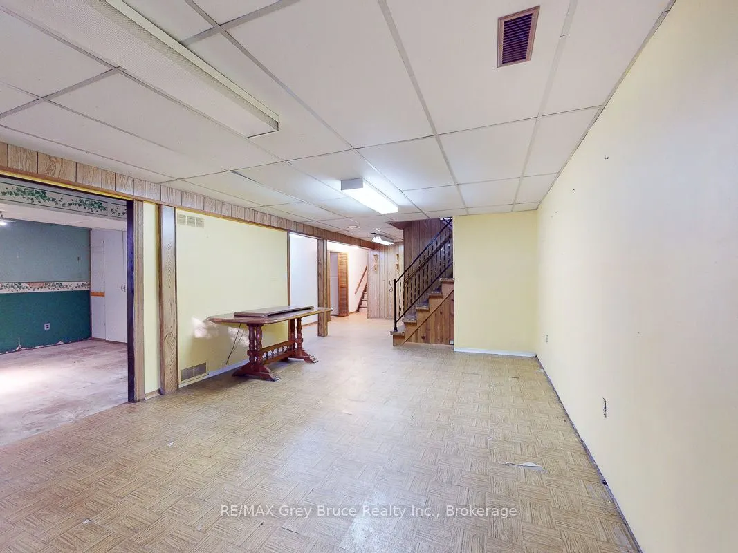877 30th Street W