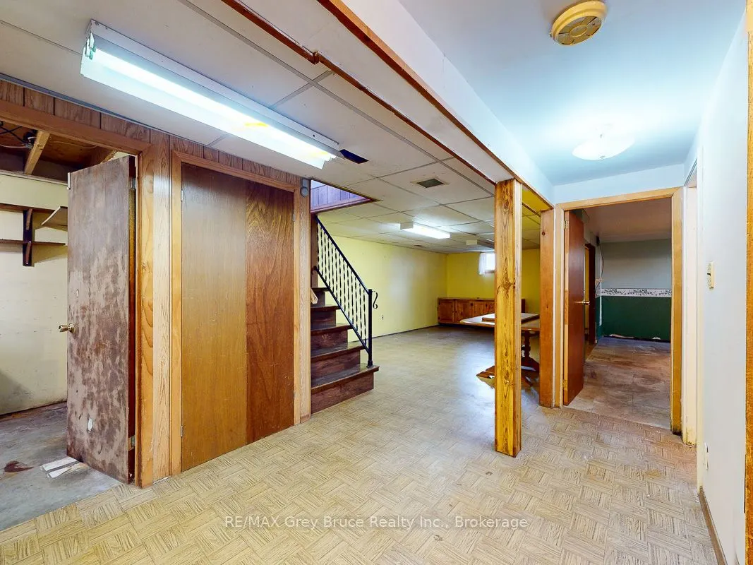 877 30th Street W