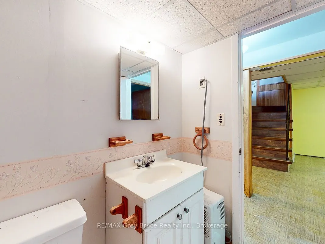 877 30th Street W