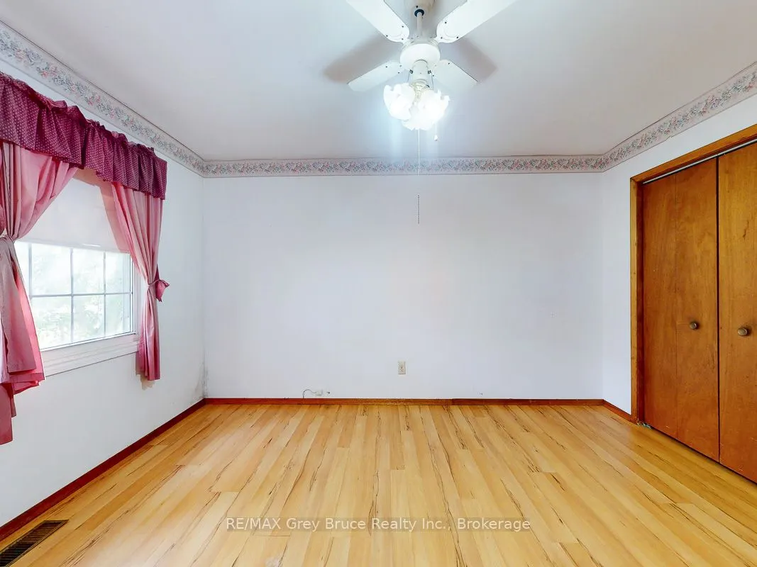 877 30th Street W