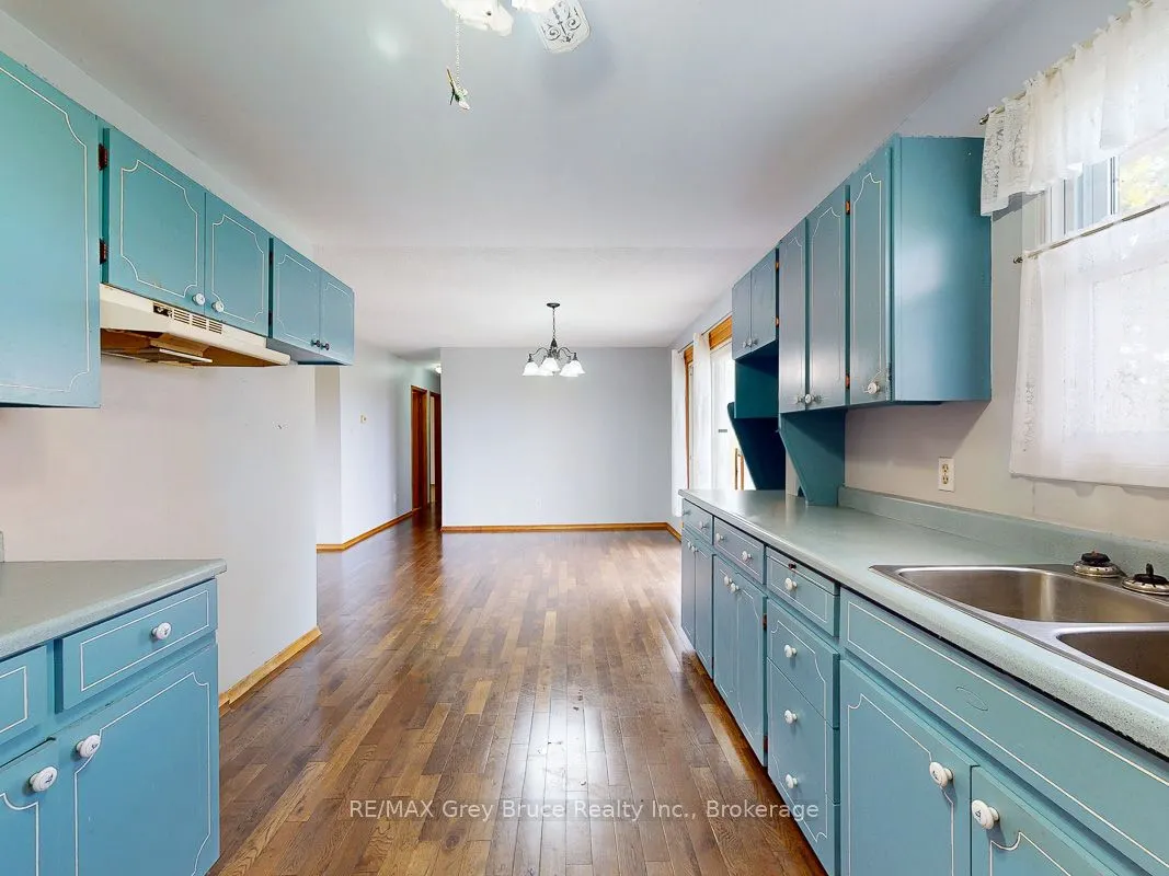 877 30th Street W