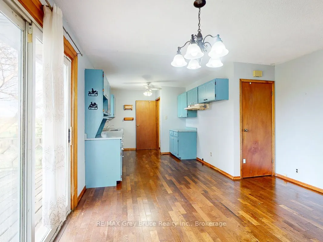 877 30th Street W