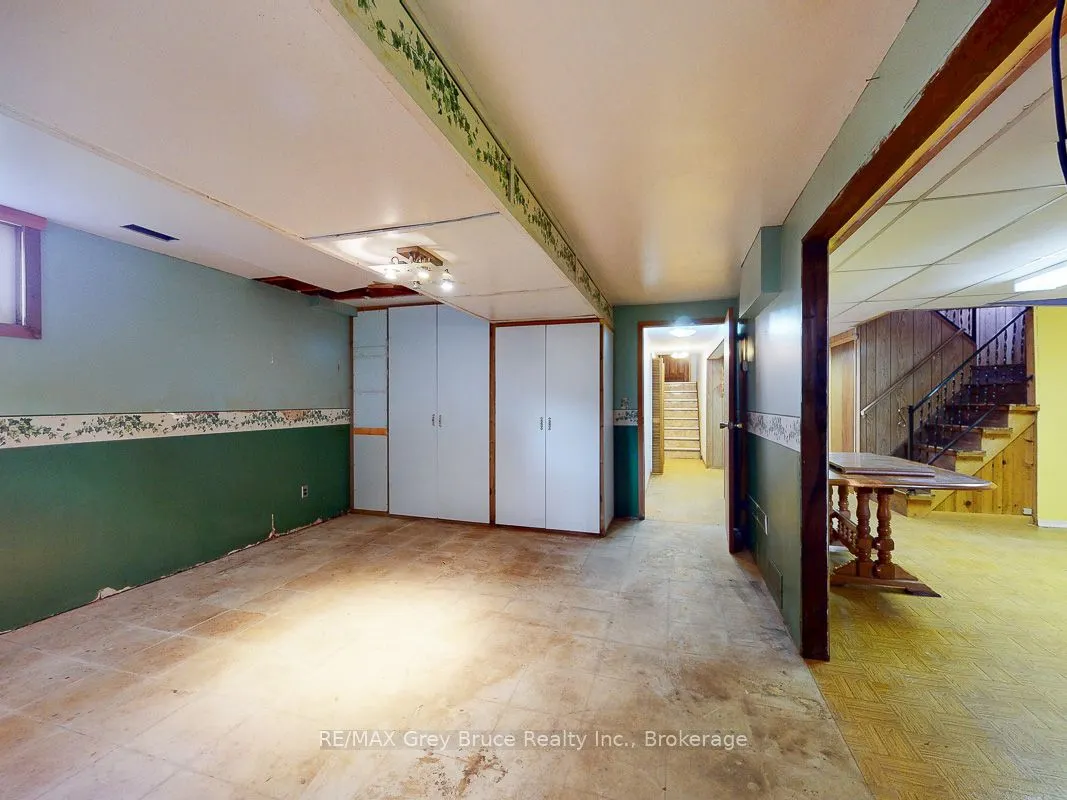 877 30th Street W