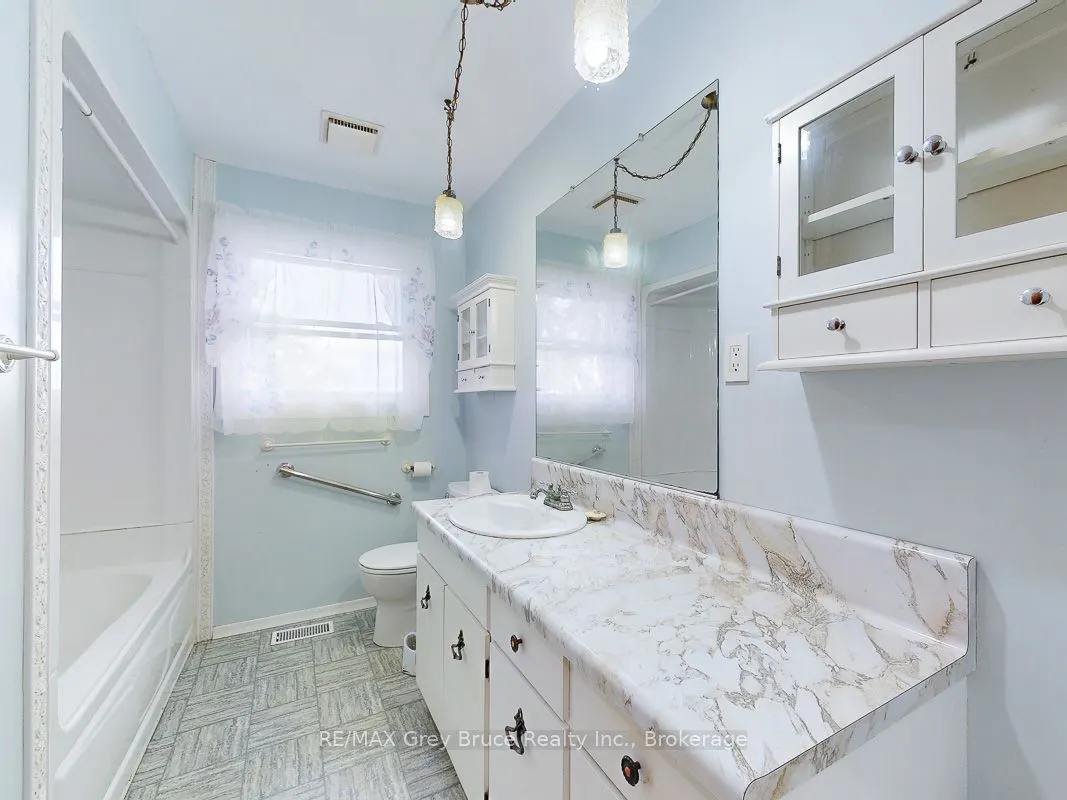 877 30th Street W