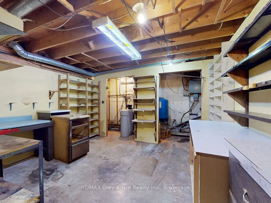 877 30th Street W