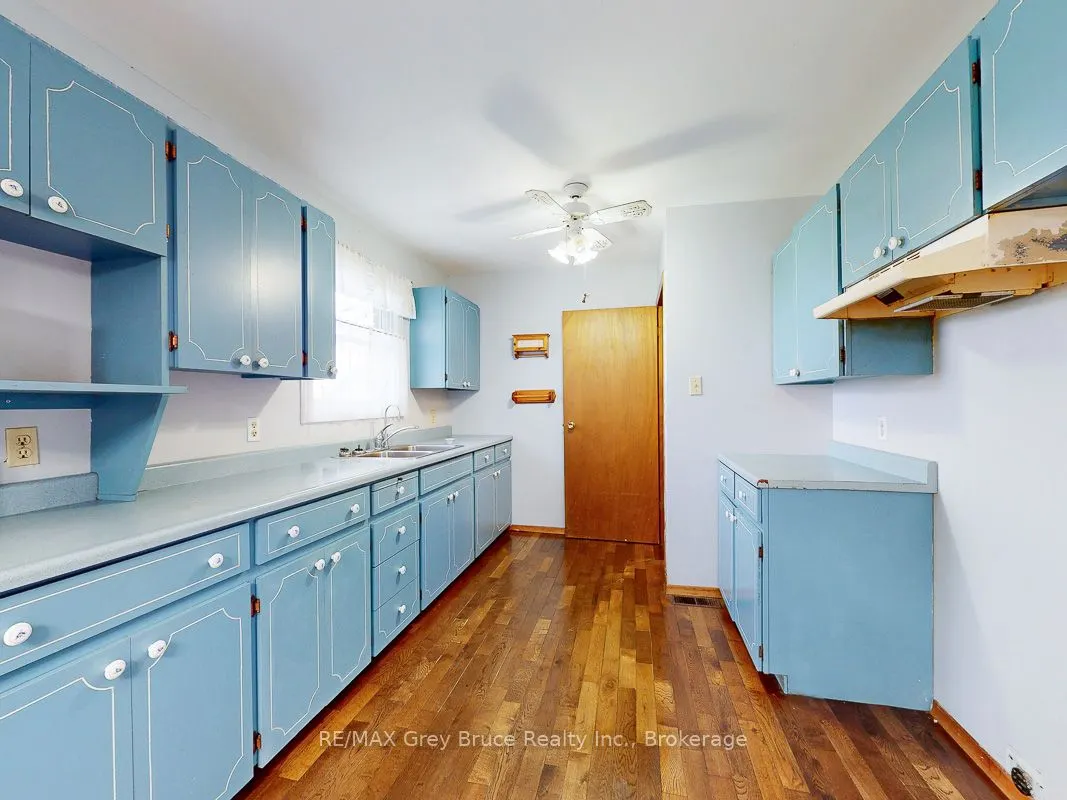 877 30th Street W