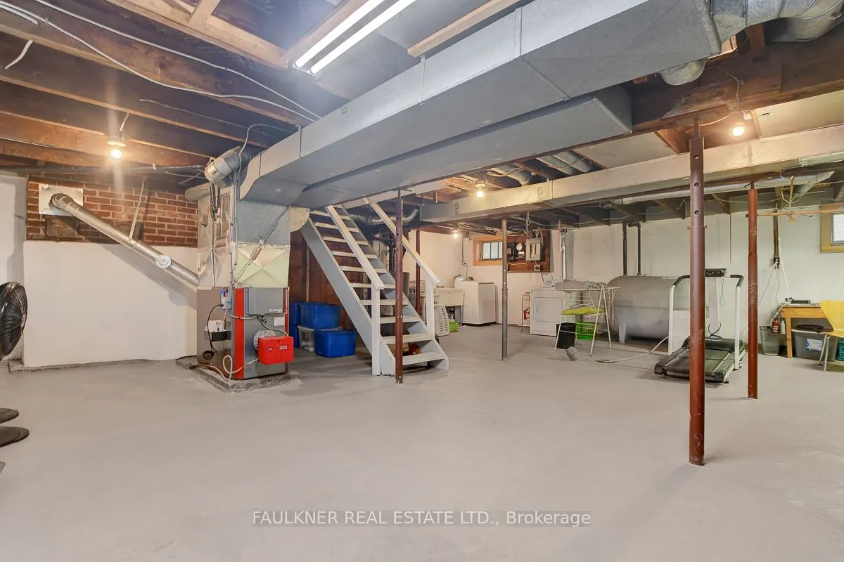 211 Sunnyside Avenue