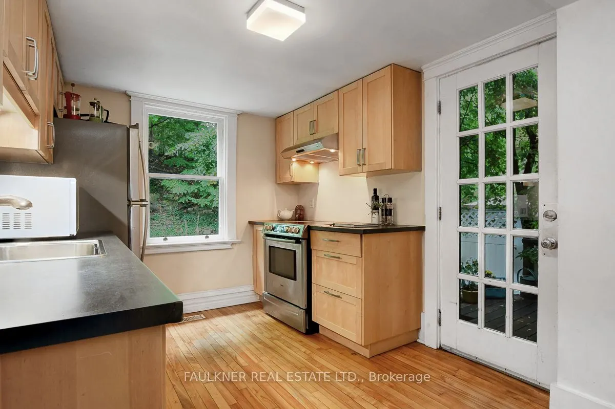 211 Sunnyside Avenue