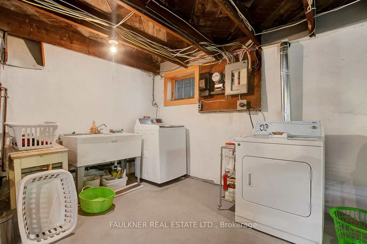 211 Sunnyside Avenue