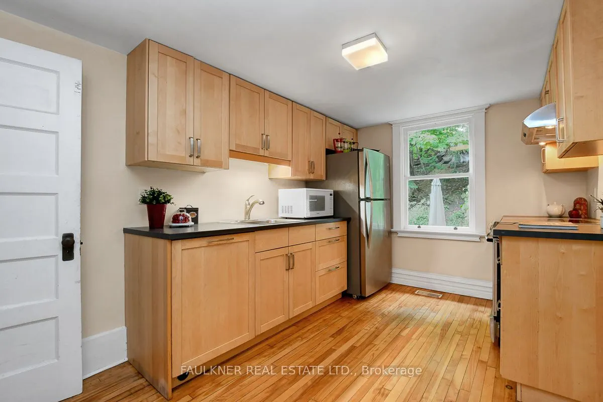 211 Sunnyside Avenue
