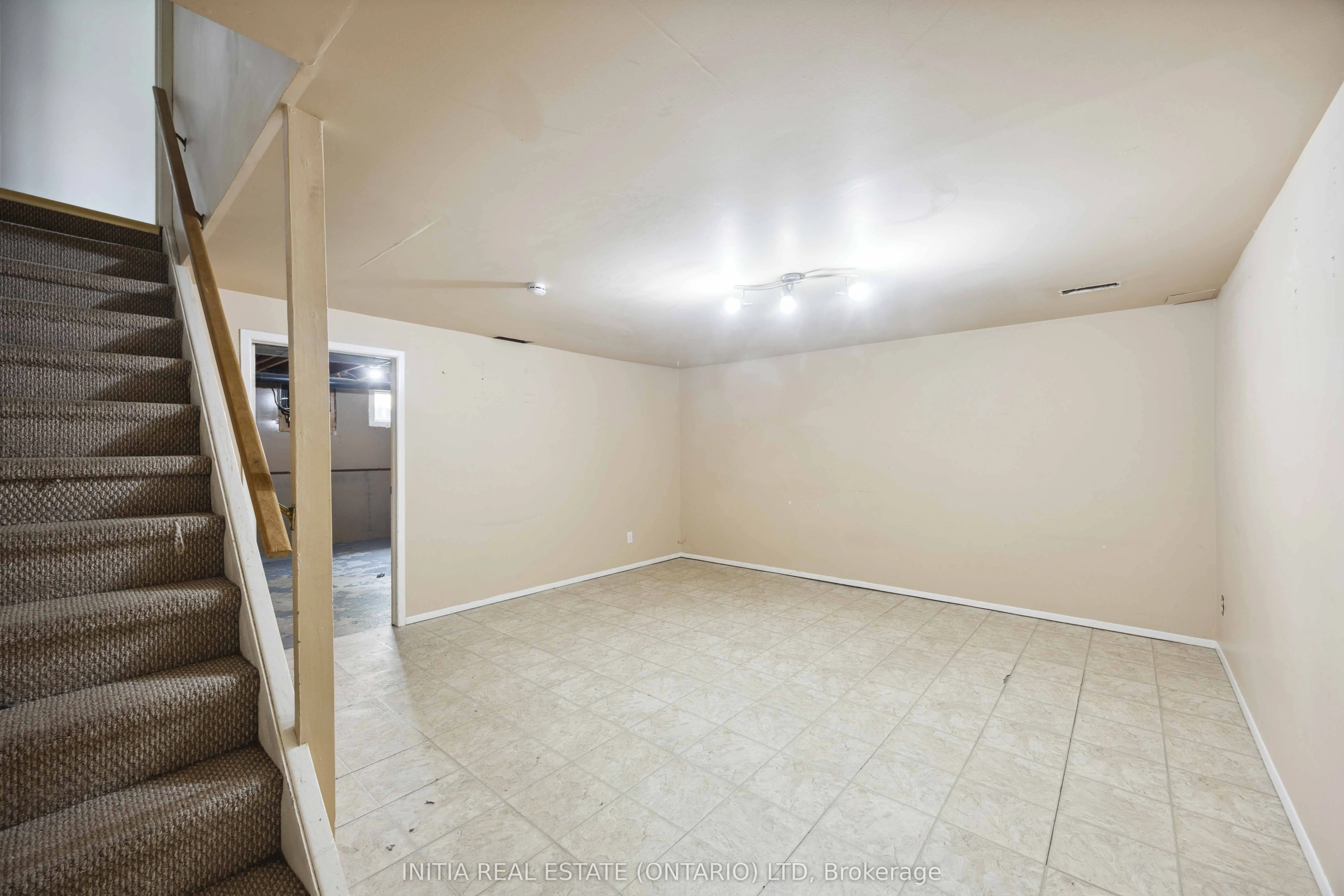 825 Exmouth Street, #27