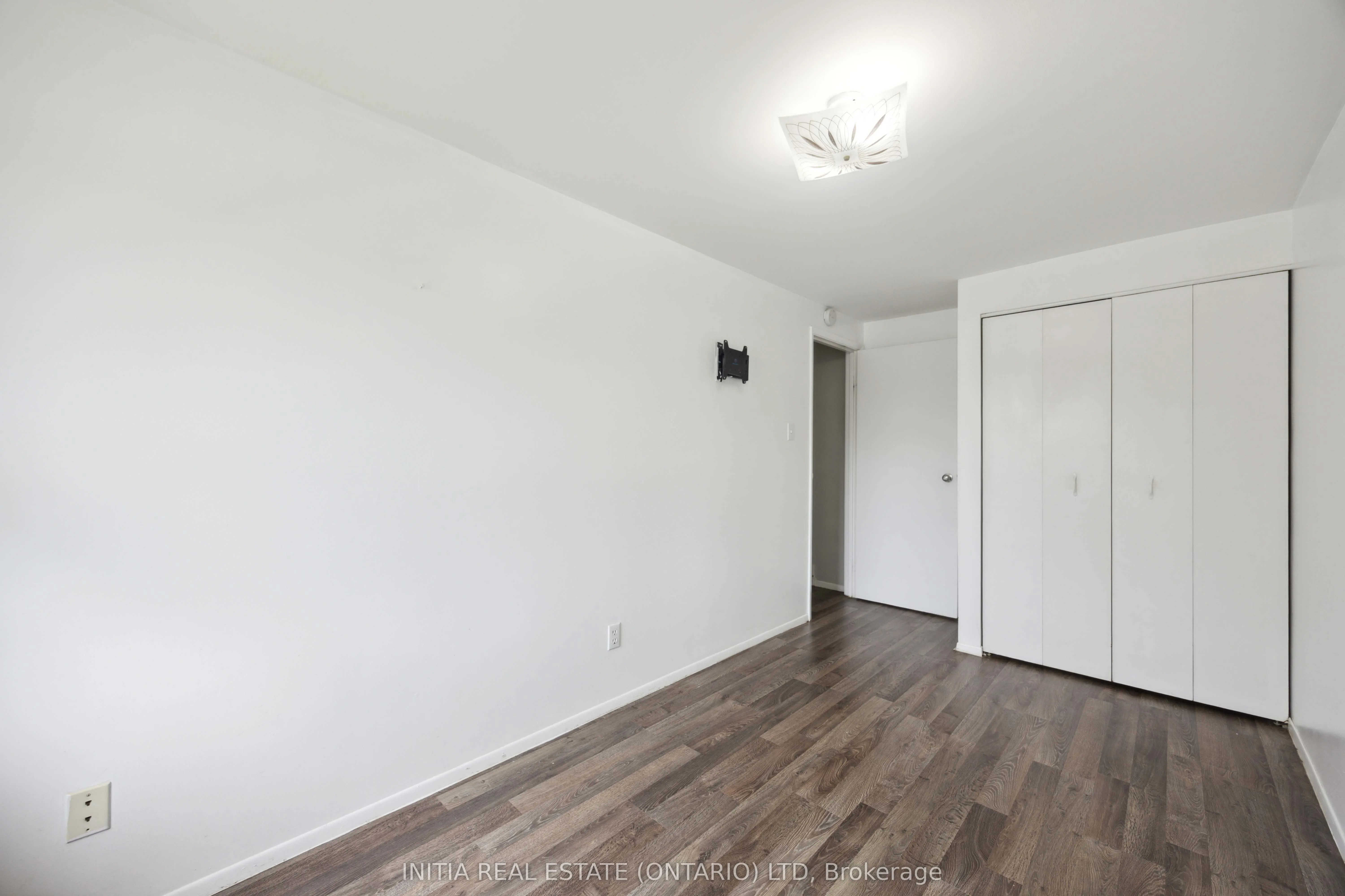 825 Exmouth Street, #27