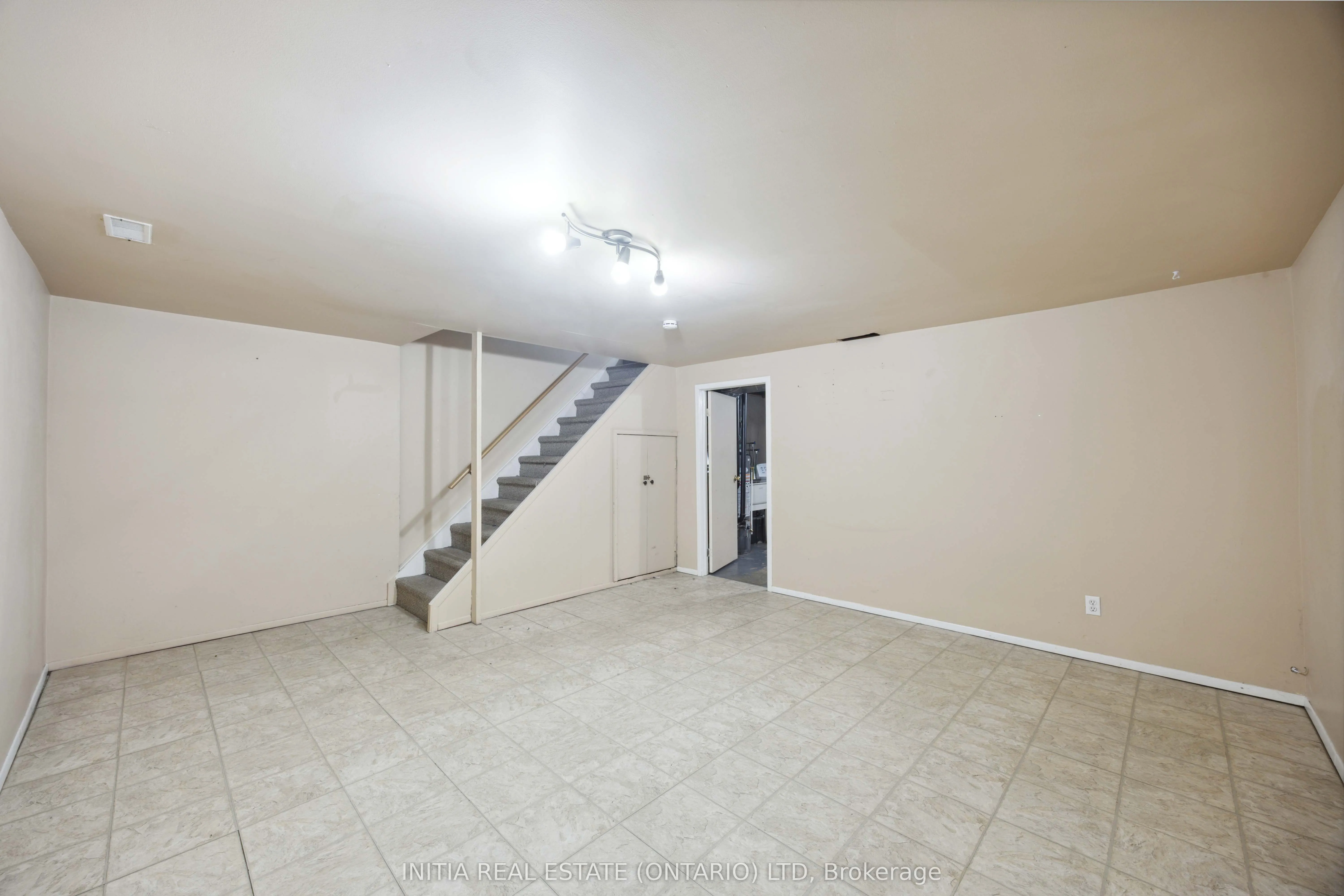 825 Exmouth Street, #27