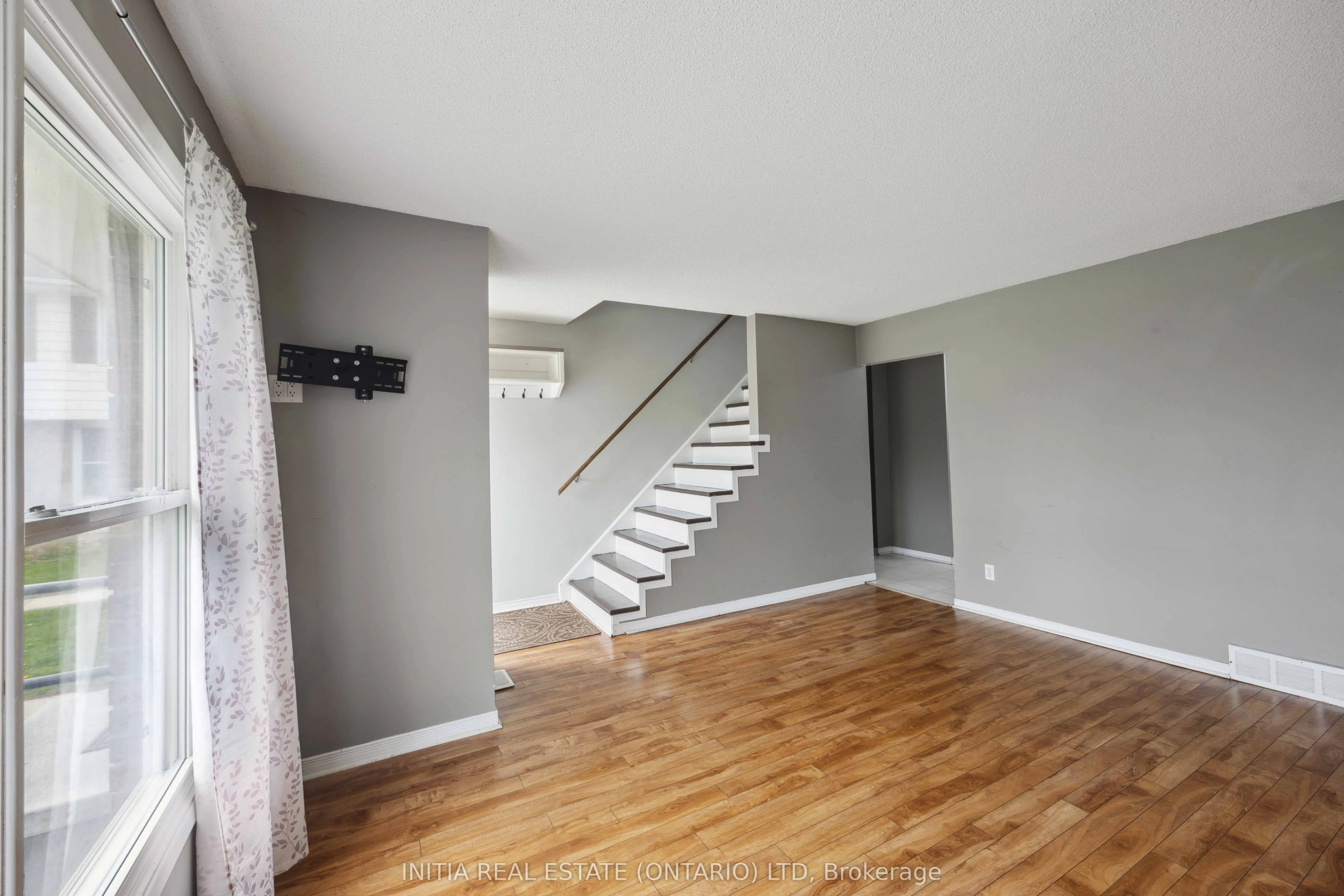 825 Exmouth Street, #27