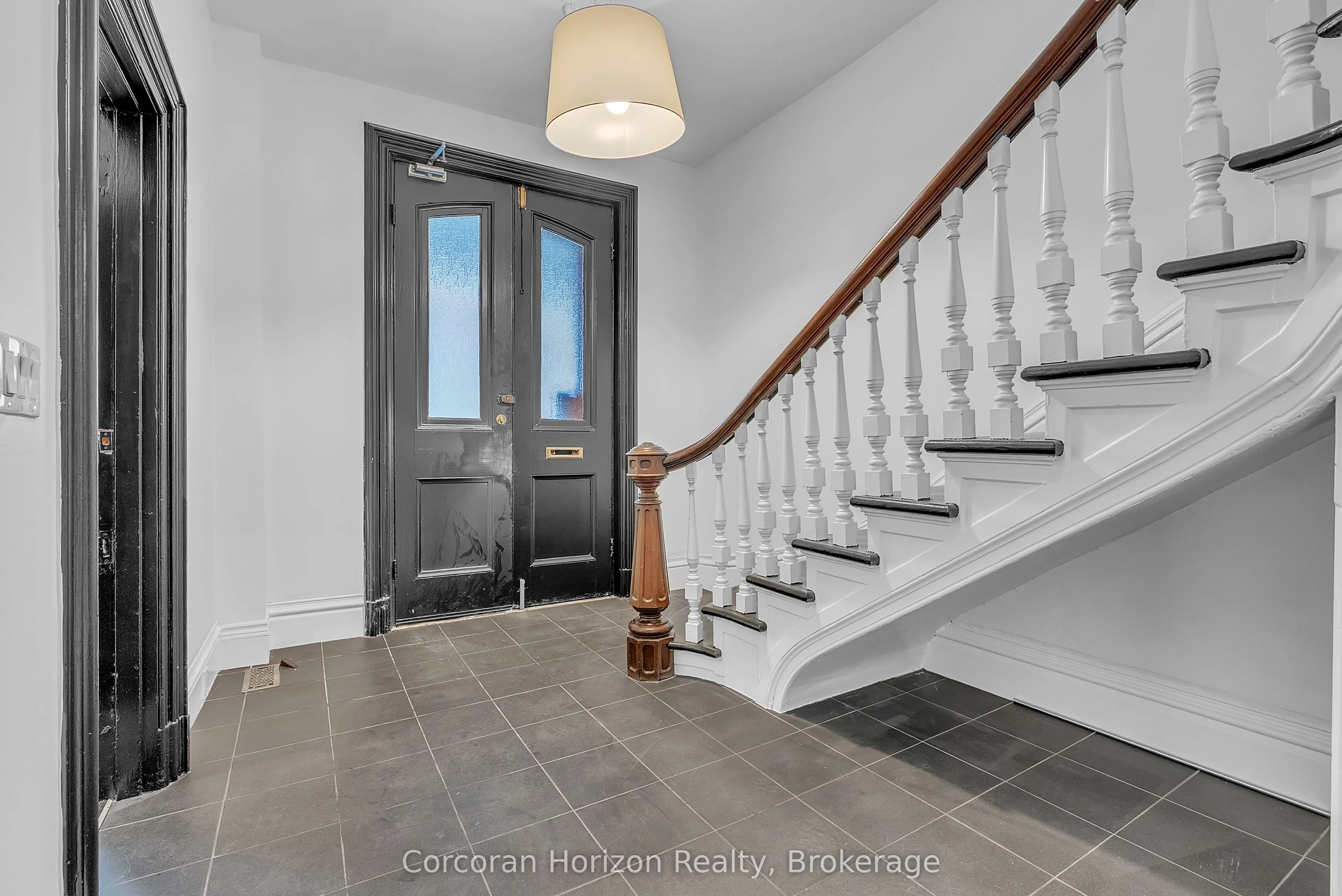 203 MacNab Street S, #Main