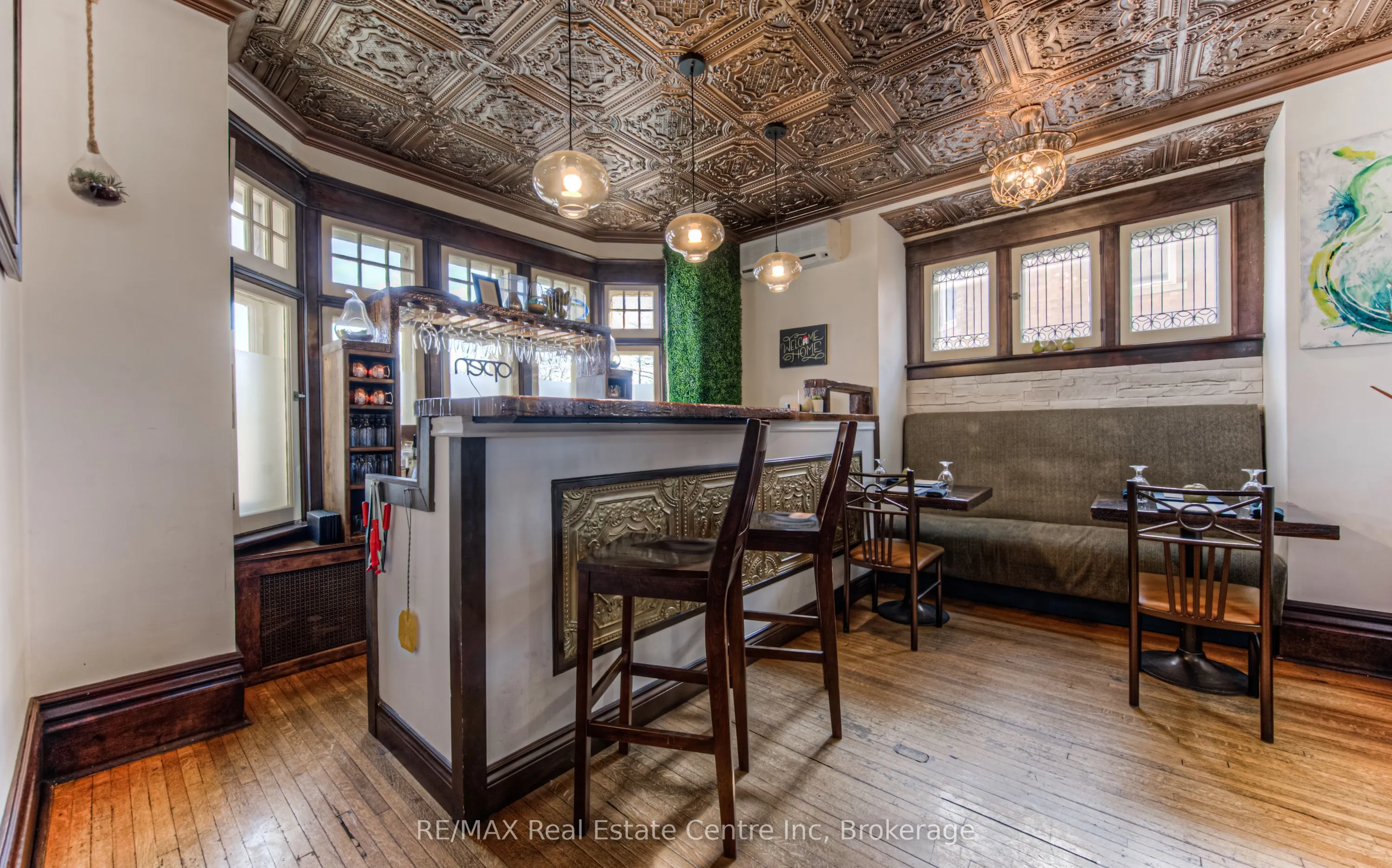 390 MAIN Street W