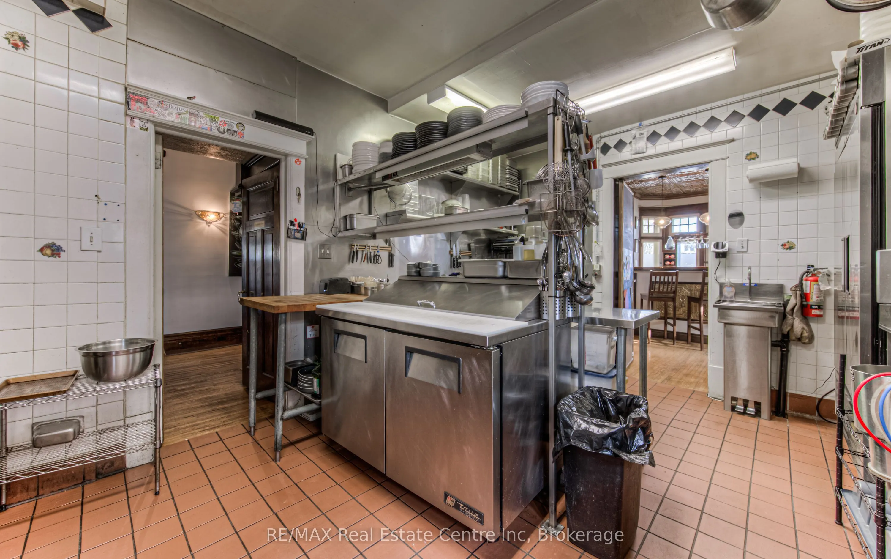 390 MAIN Street W