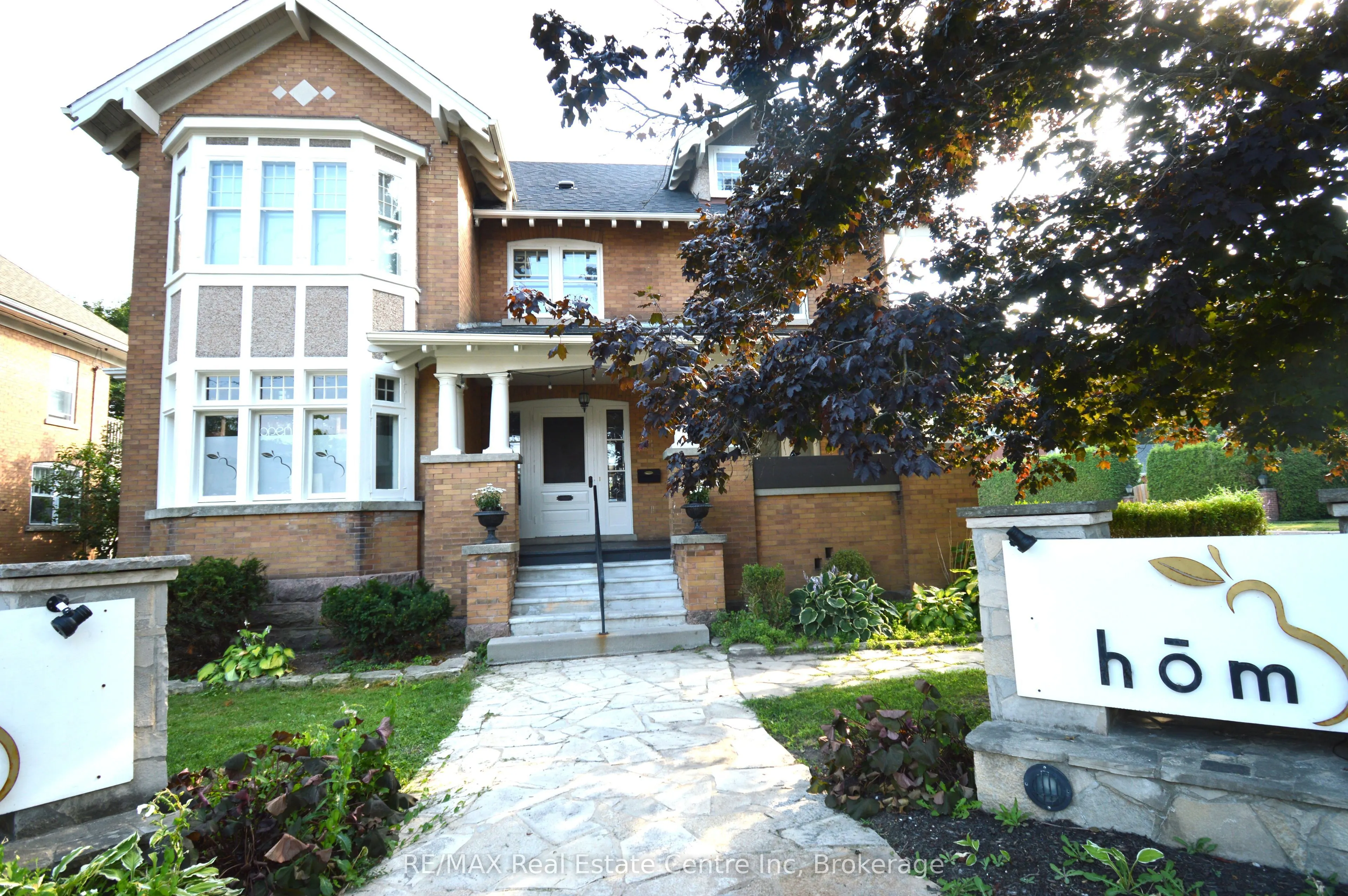 390 MAIN Street W