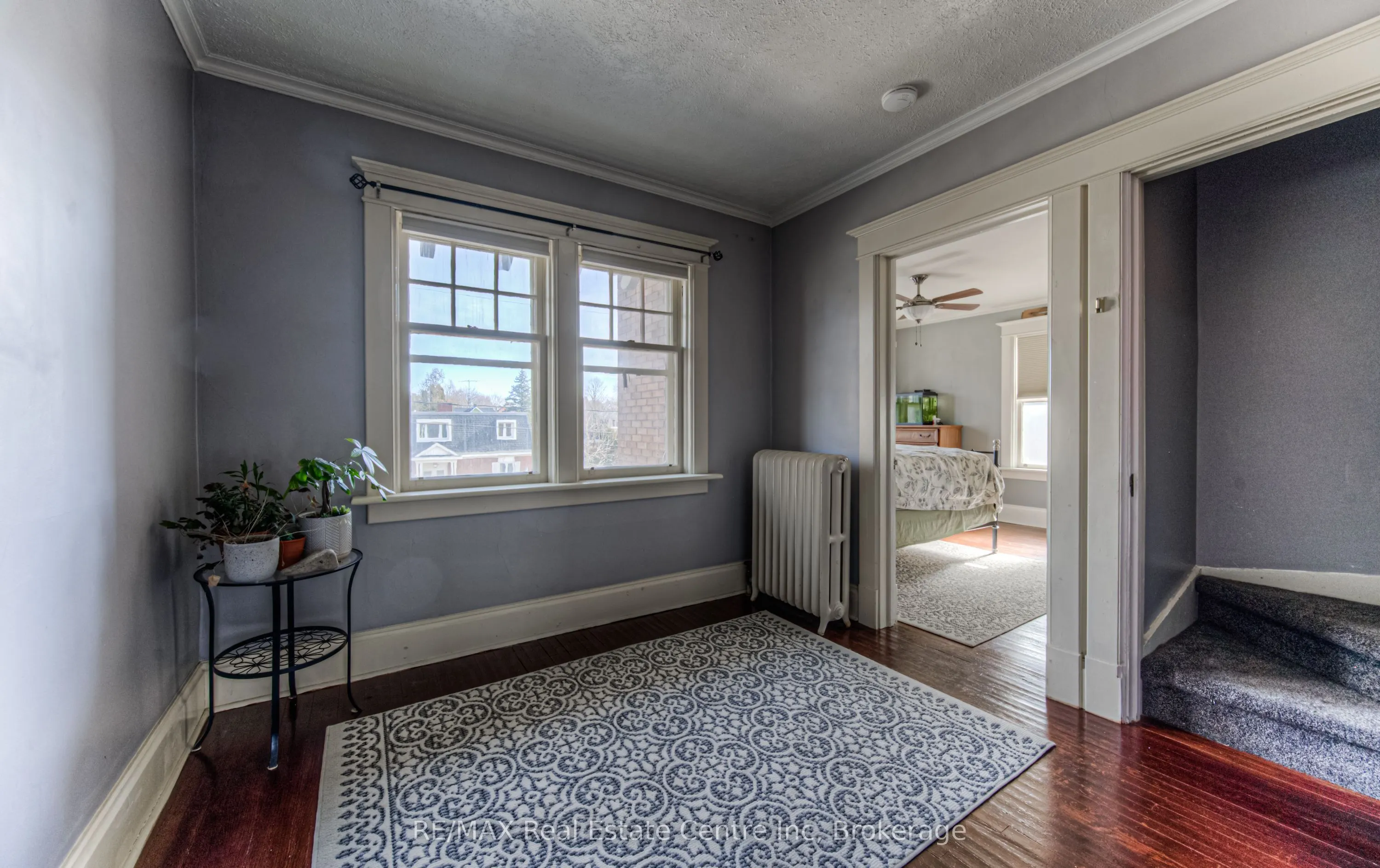 390 MAIN Street W