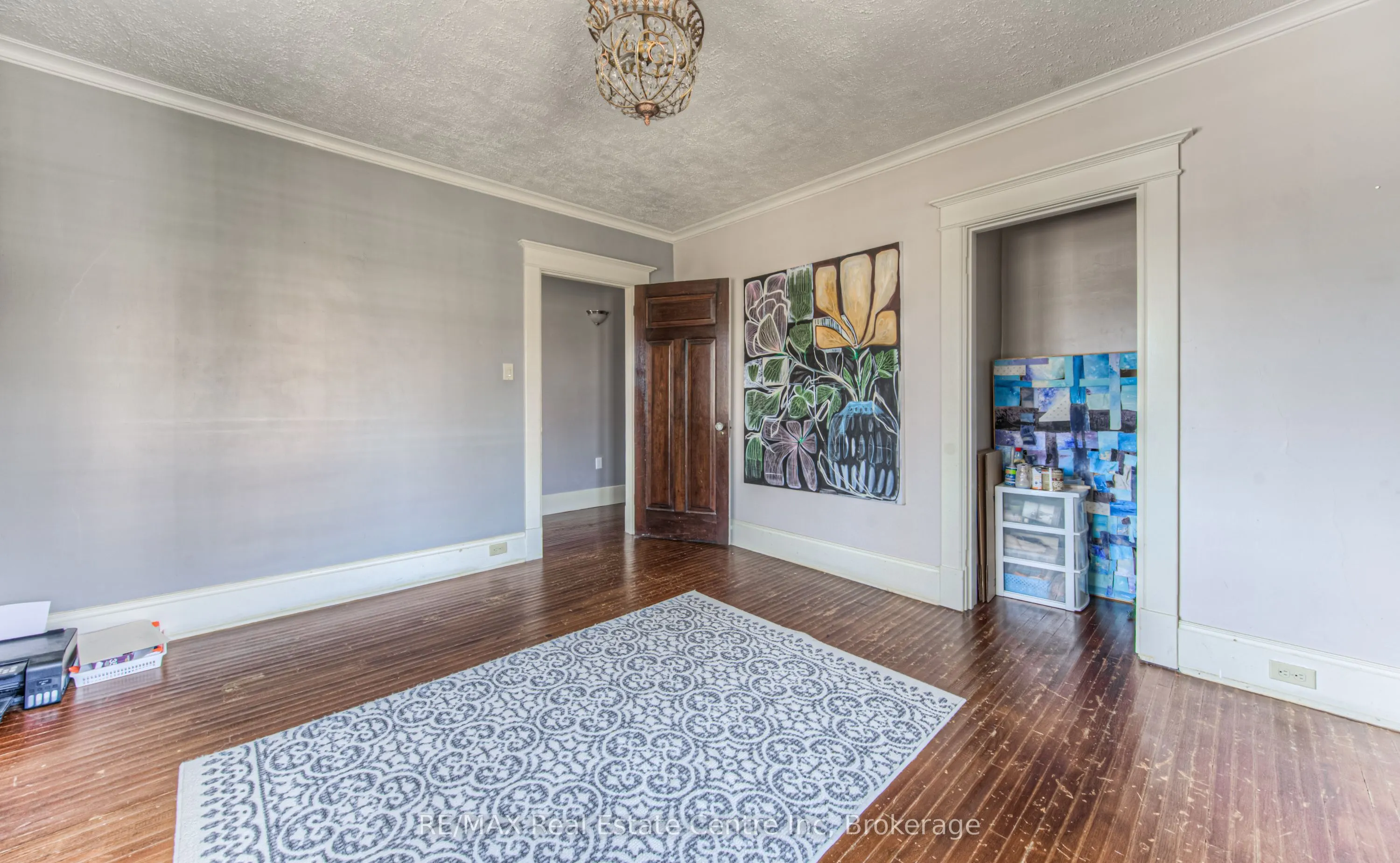 390 MAIN Street W